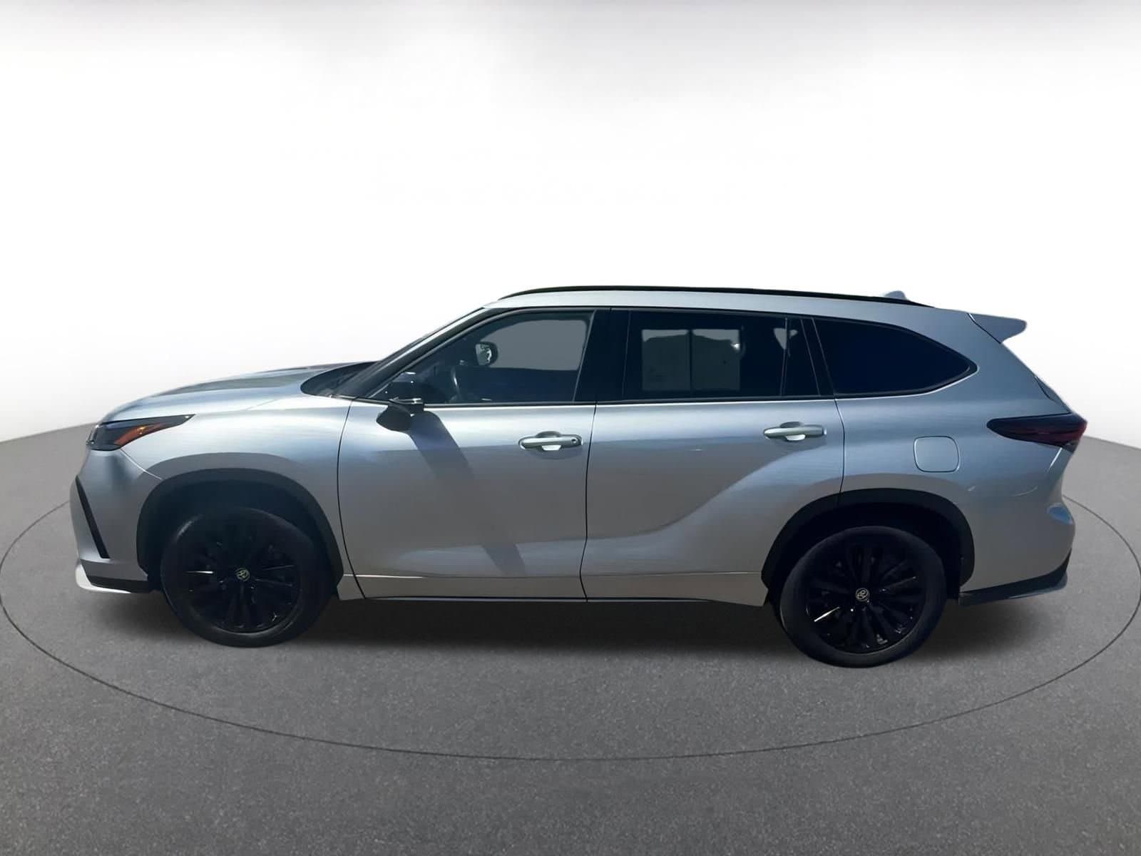 Thumbnail: 2024 Toyota Highlander - 8