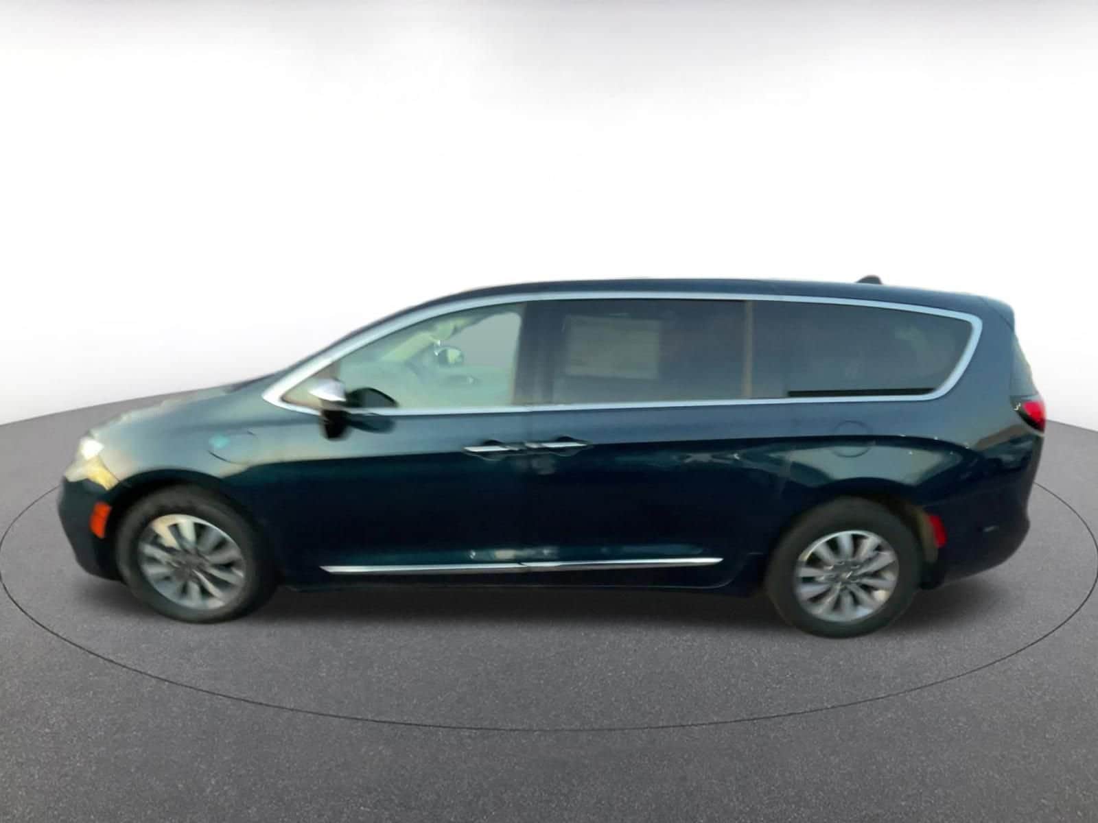 Thumbnail: 2023 Chrysler Pacifica - 9