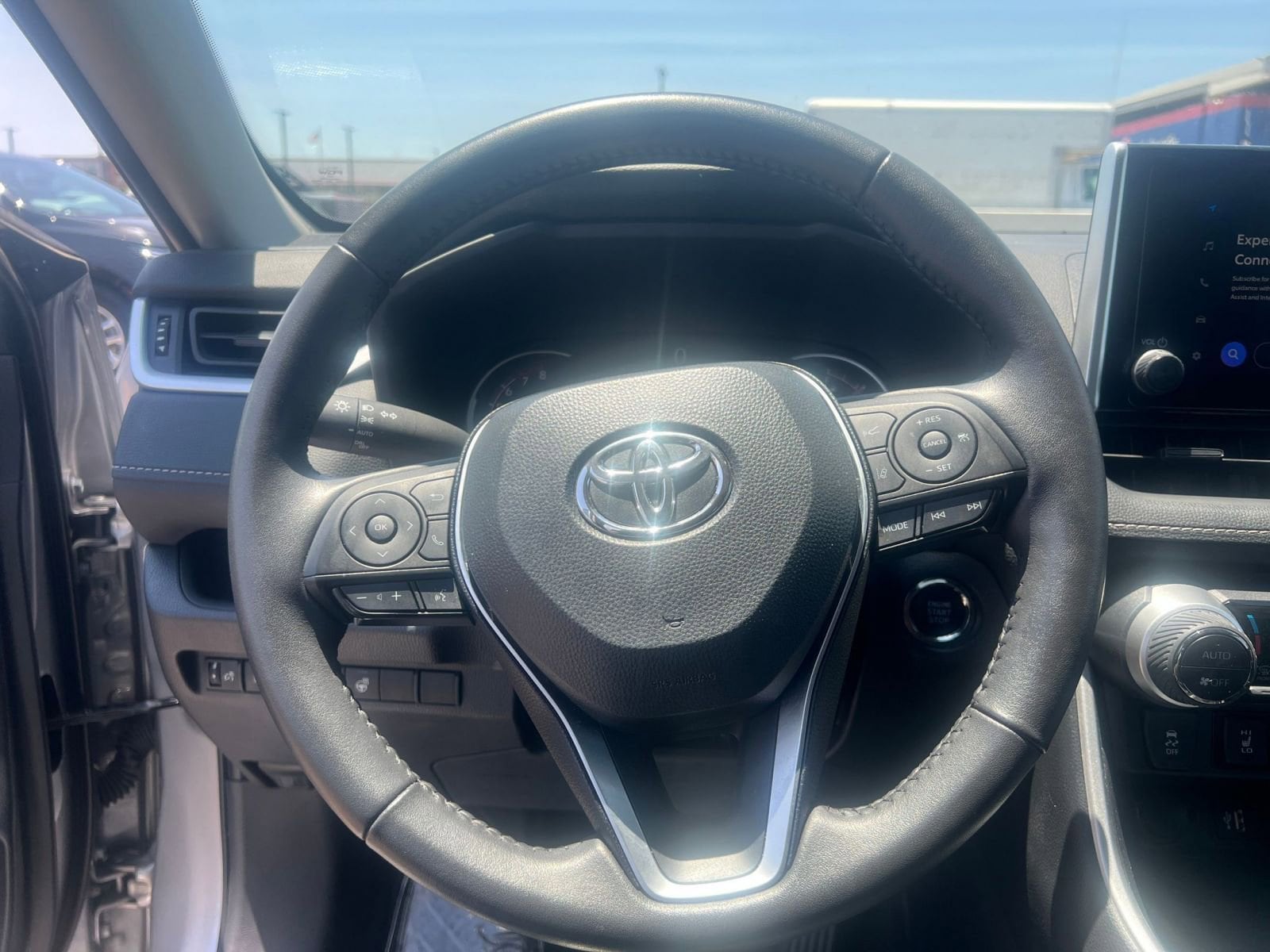 2024 Toyota RAV4 XLE 28