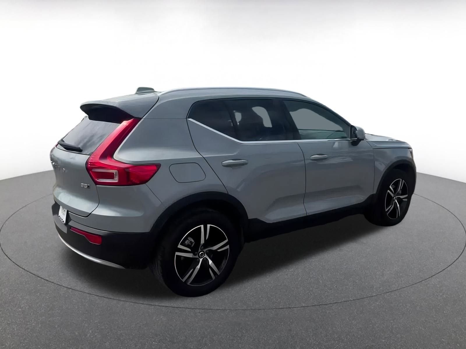 Thumbnail: 2024 Volvo XC40 - 14