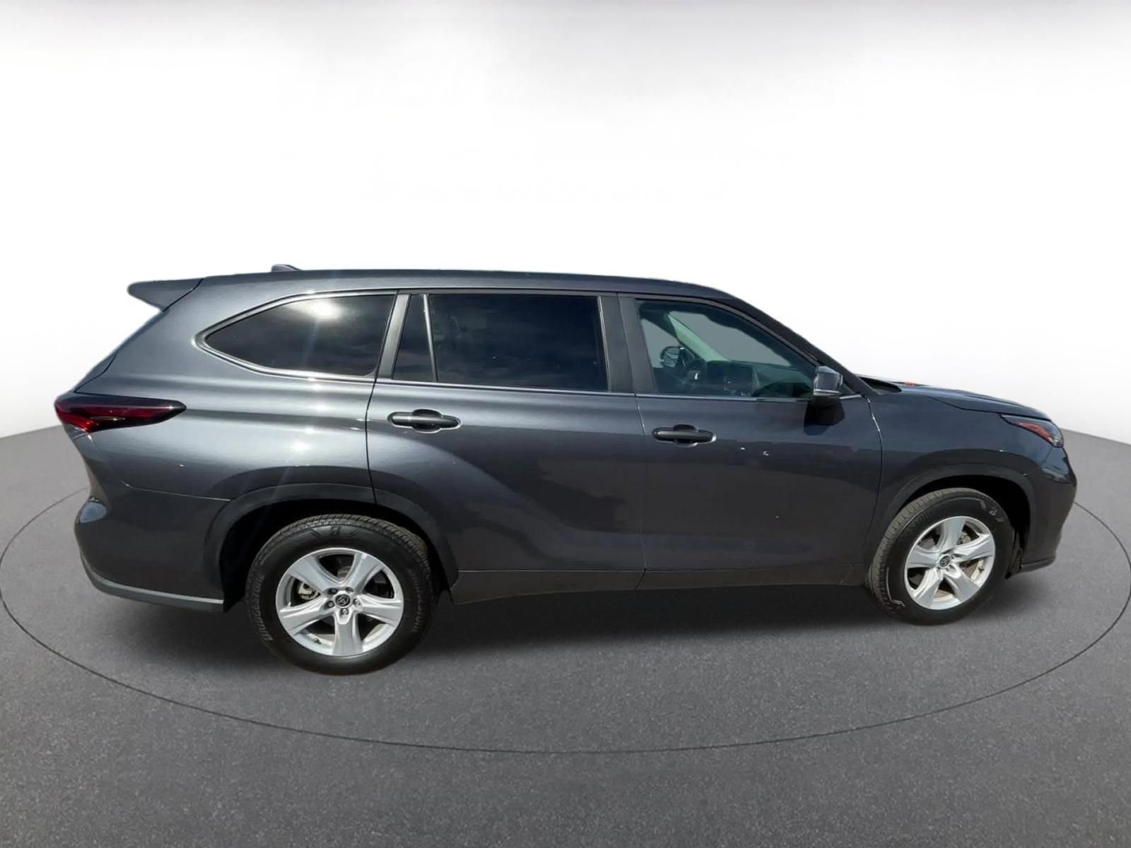 Thumbnail: 2025 Toyota Highlander - 16