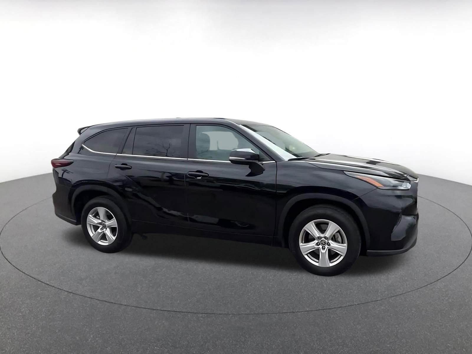 Thumbnail: 2025 Toyota Highlander - 2