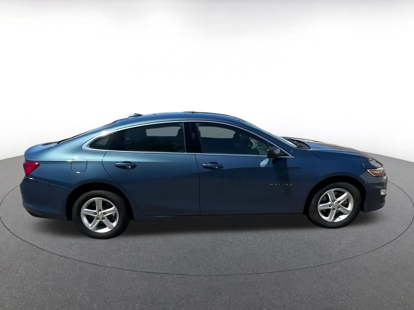 Thumbnail: 2023 Kia Forte - 16