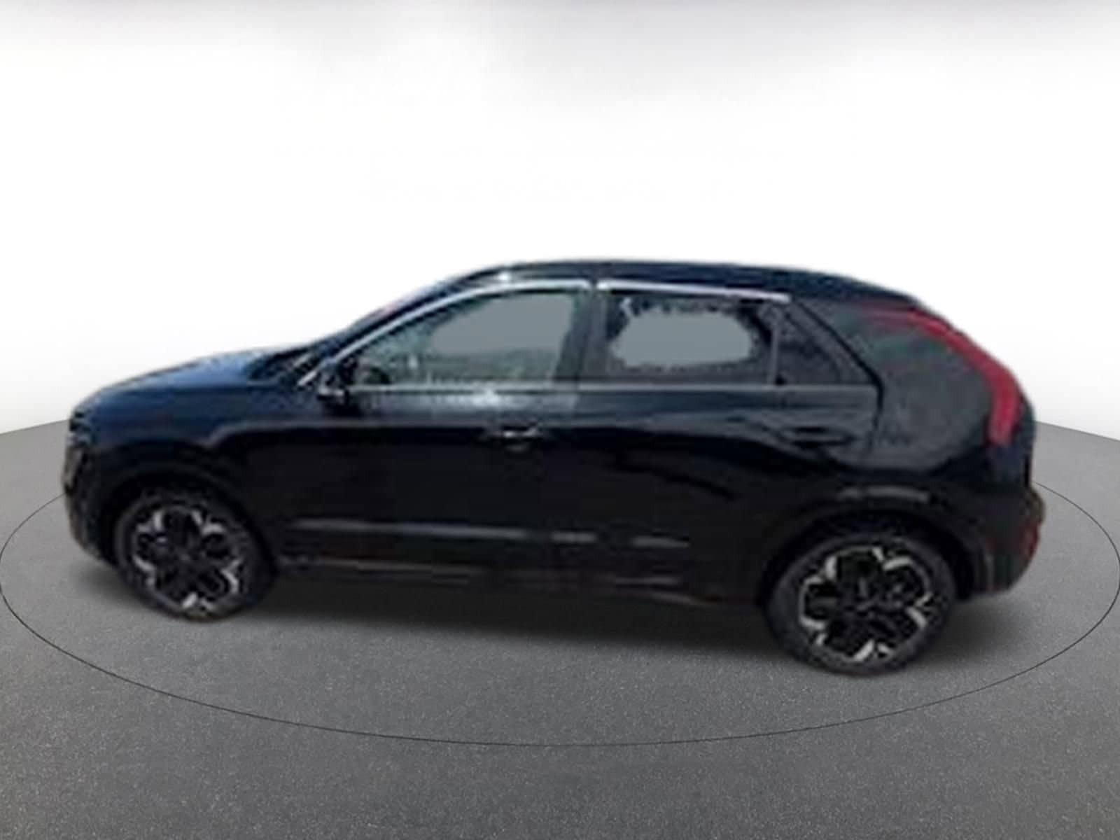 Thumbnail: 2023 Kia Niro - 4