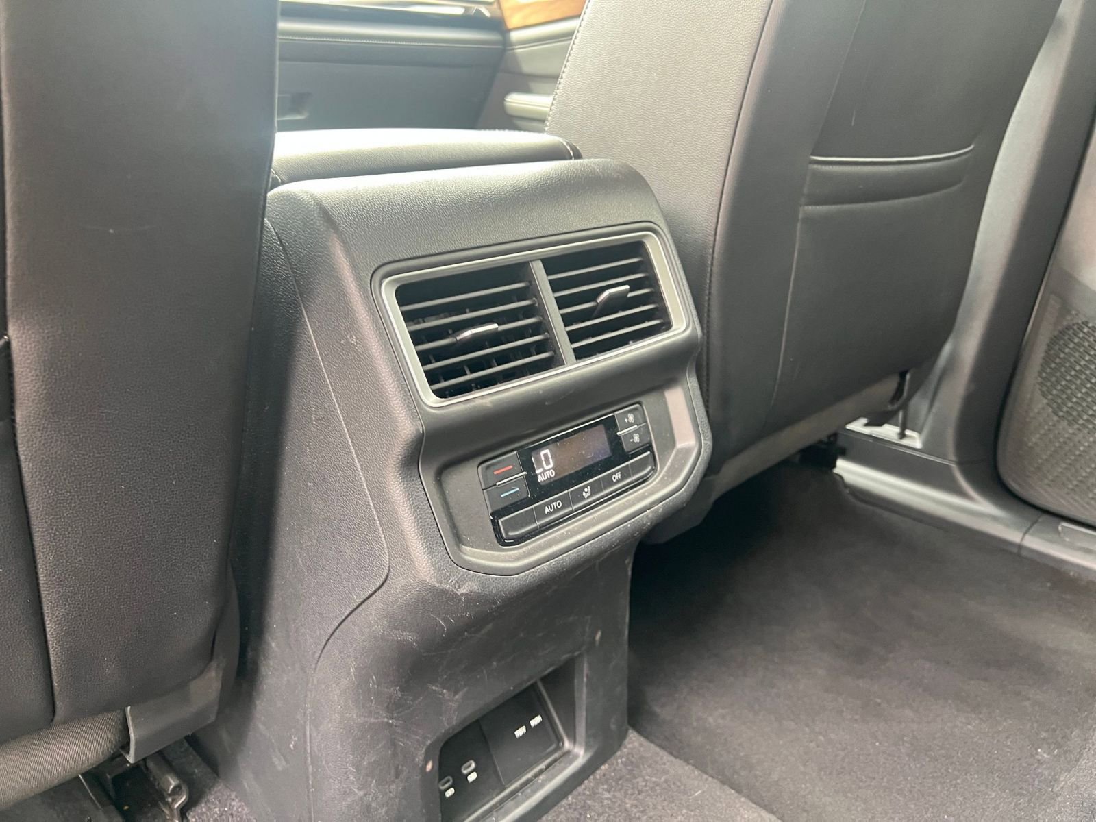 Thumbnail: 2024 Volkswagen Atlas - 25