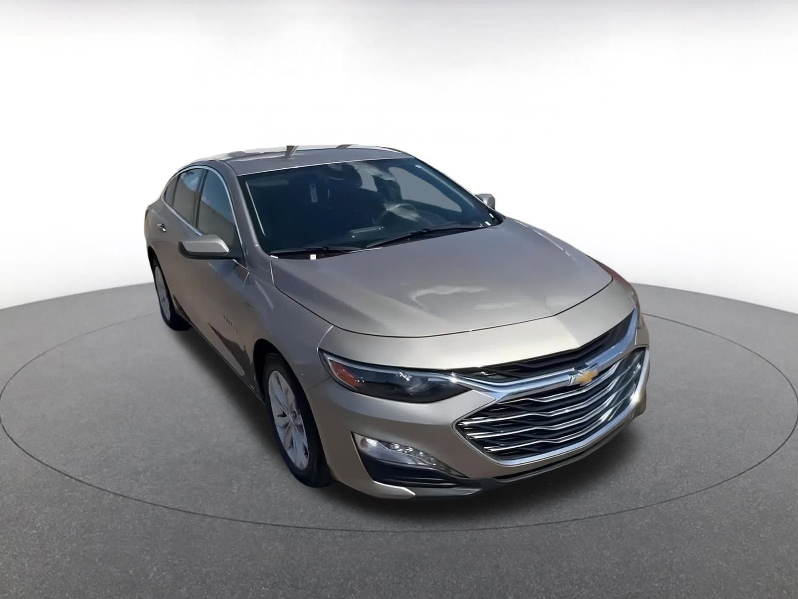 Thumbnail: 2024 Chevrolet Malibu - 3