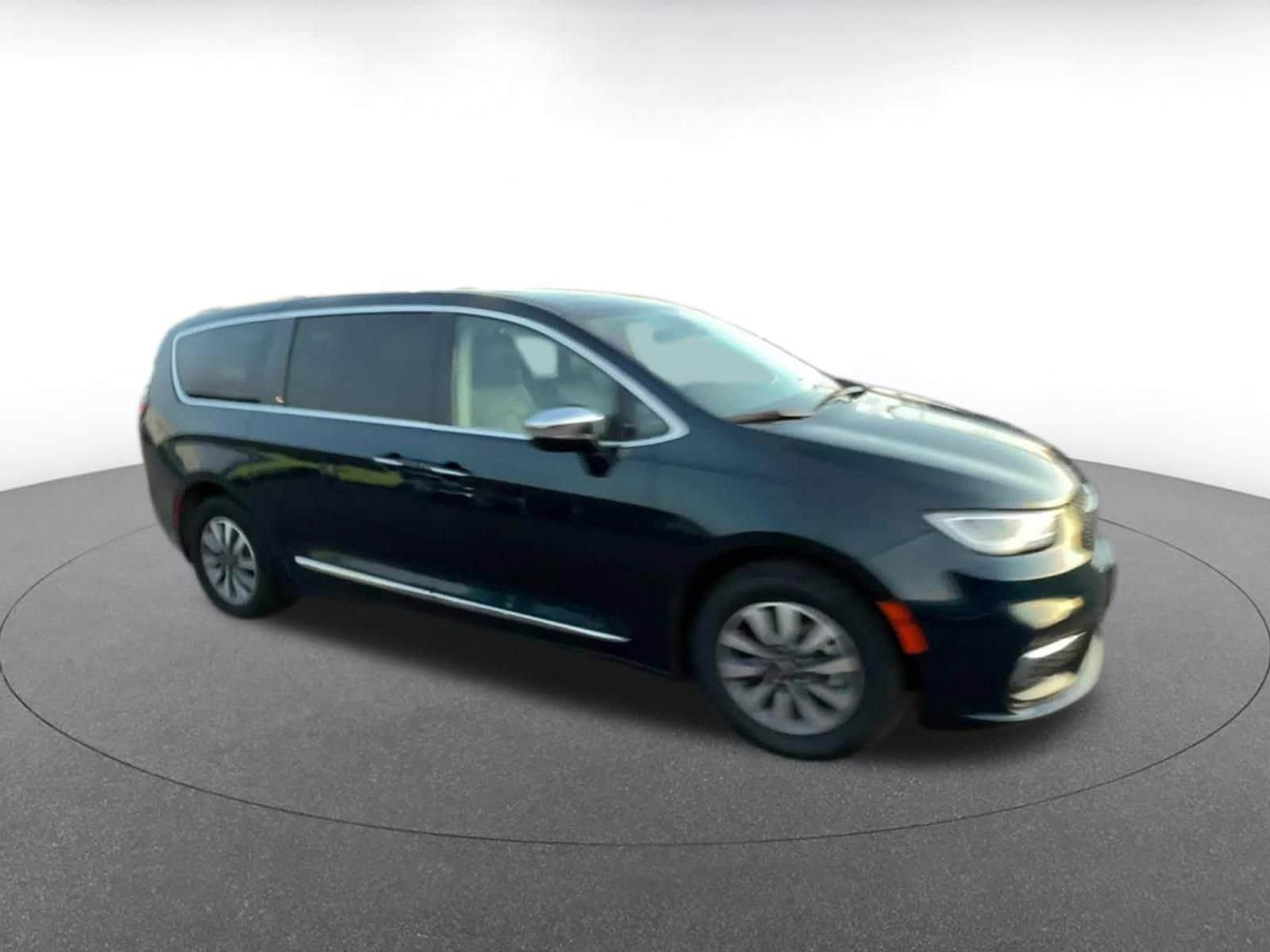 Thumbnail: 2023 Chrysler Pacifica - 2