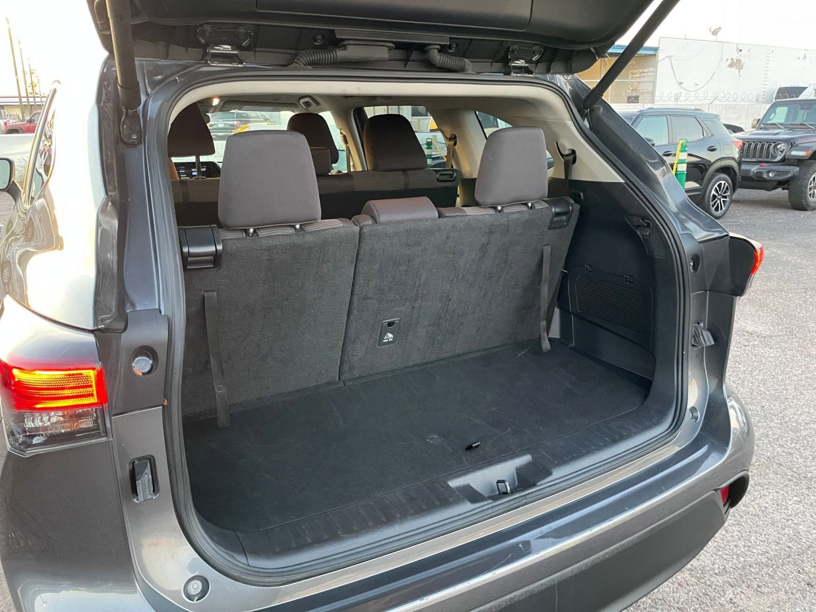 Thumbnail: 2025 Toyota Highlander - 33