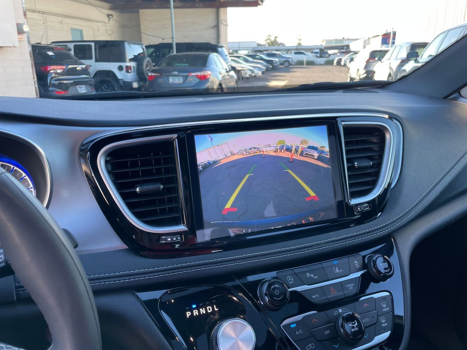 Thumbnail: 2025 Chrysler Pacifica - 25