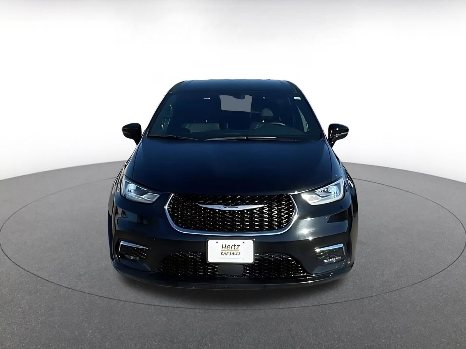 Thumbnail: 2025 Chrysler Pacifica - 4