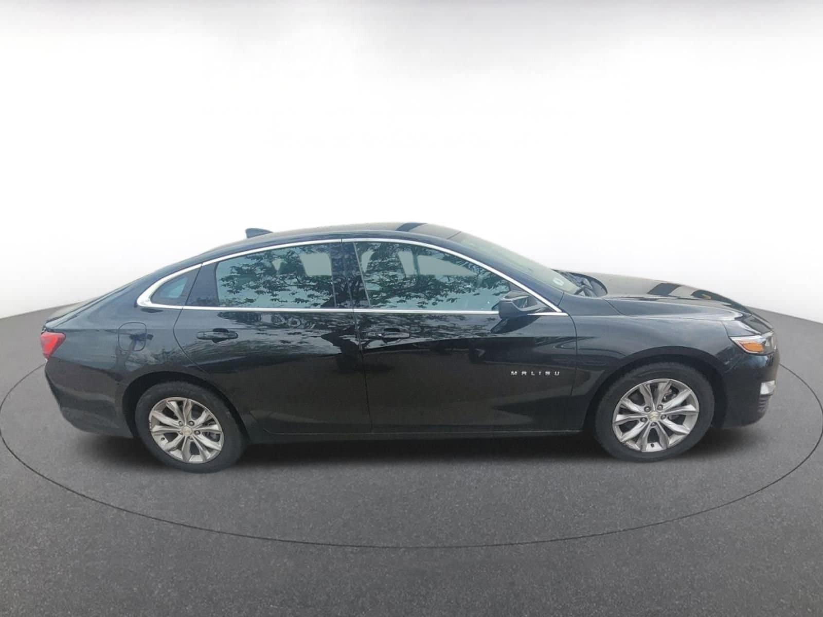 Thumbnail: 2023 Chevrolet Malibu - 8