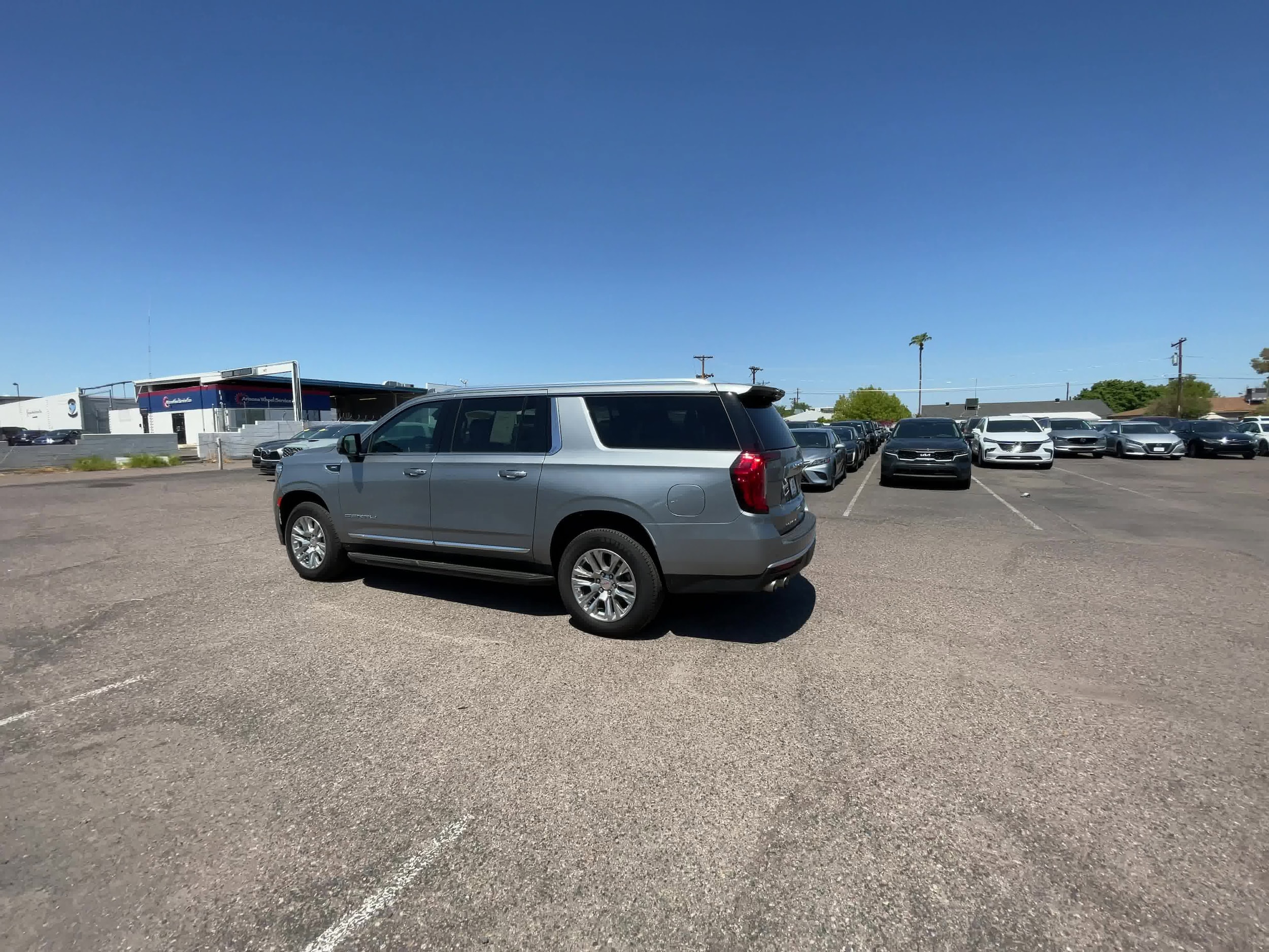 2023 GMC Yukon XL Denali 13