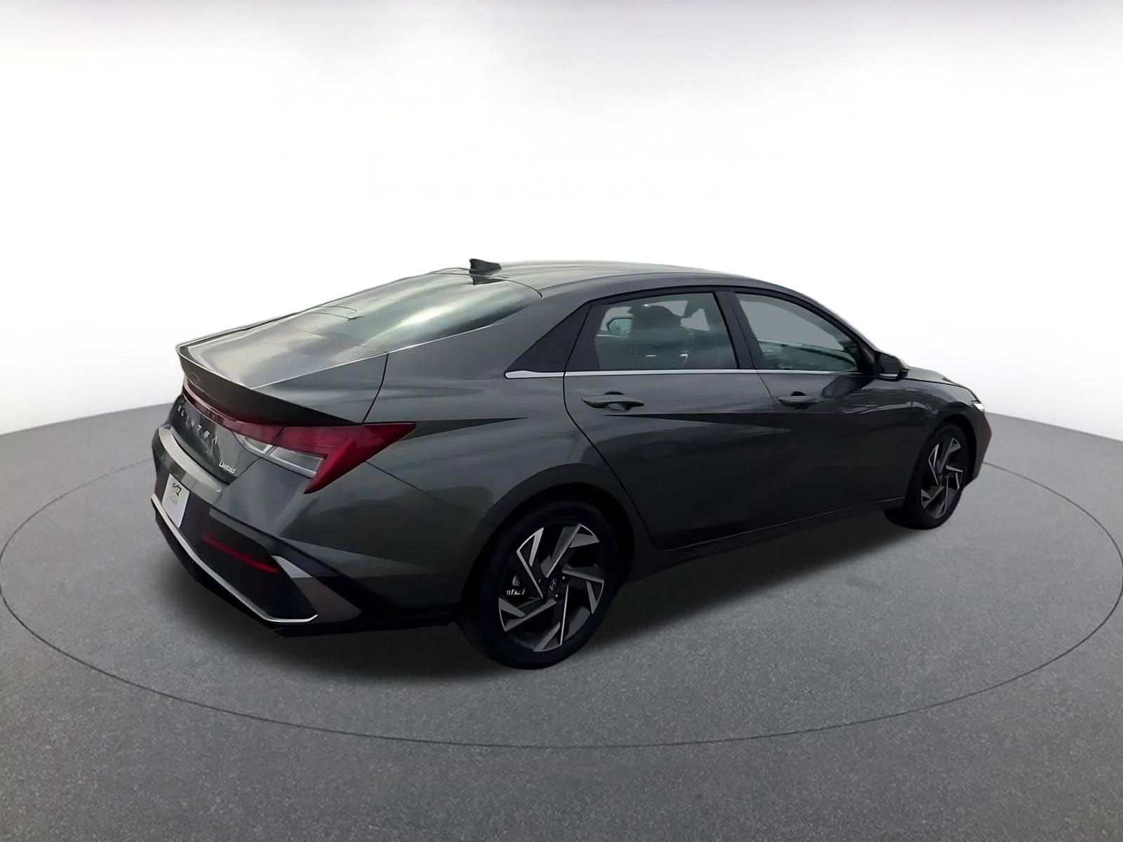 Thumbnail: 2025 Hyundai Elantra - 15