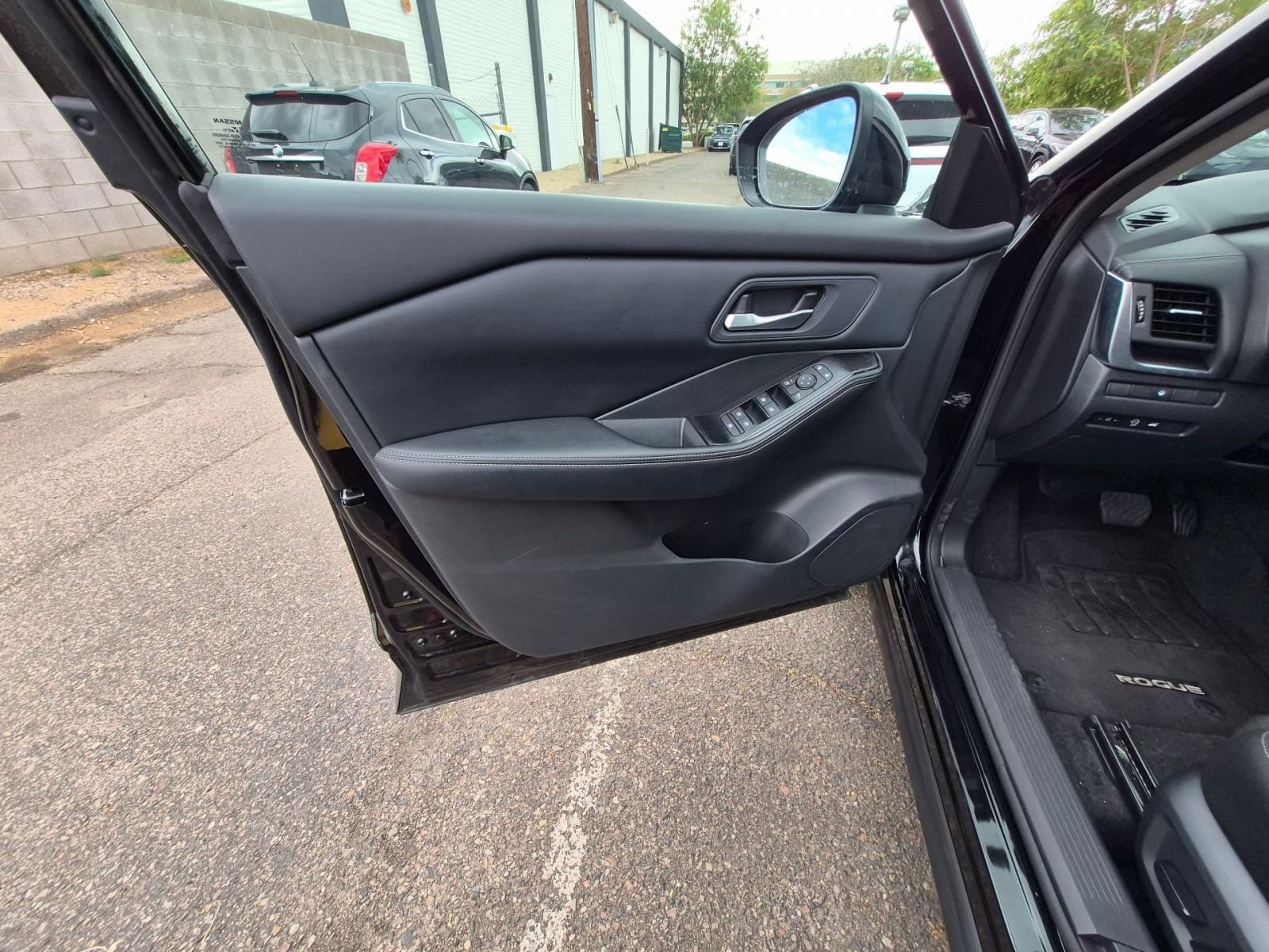 Thumbnail: 2025 Nissan Rogue - 11