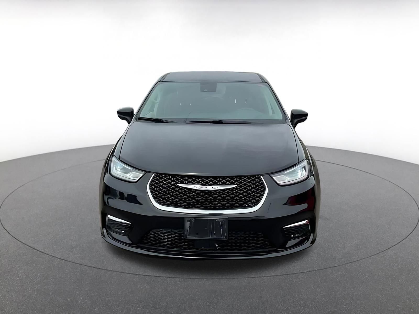 Thumbnail: 2023 Chrysler Pacifica - 4