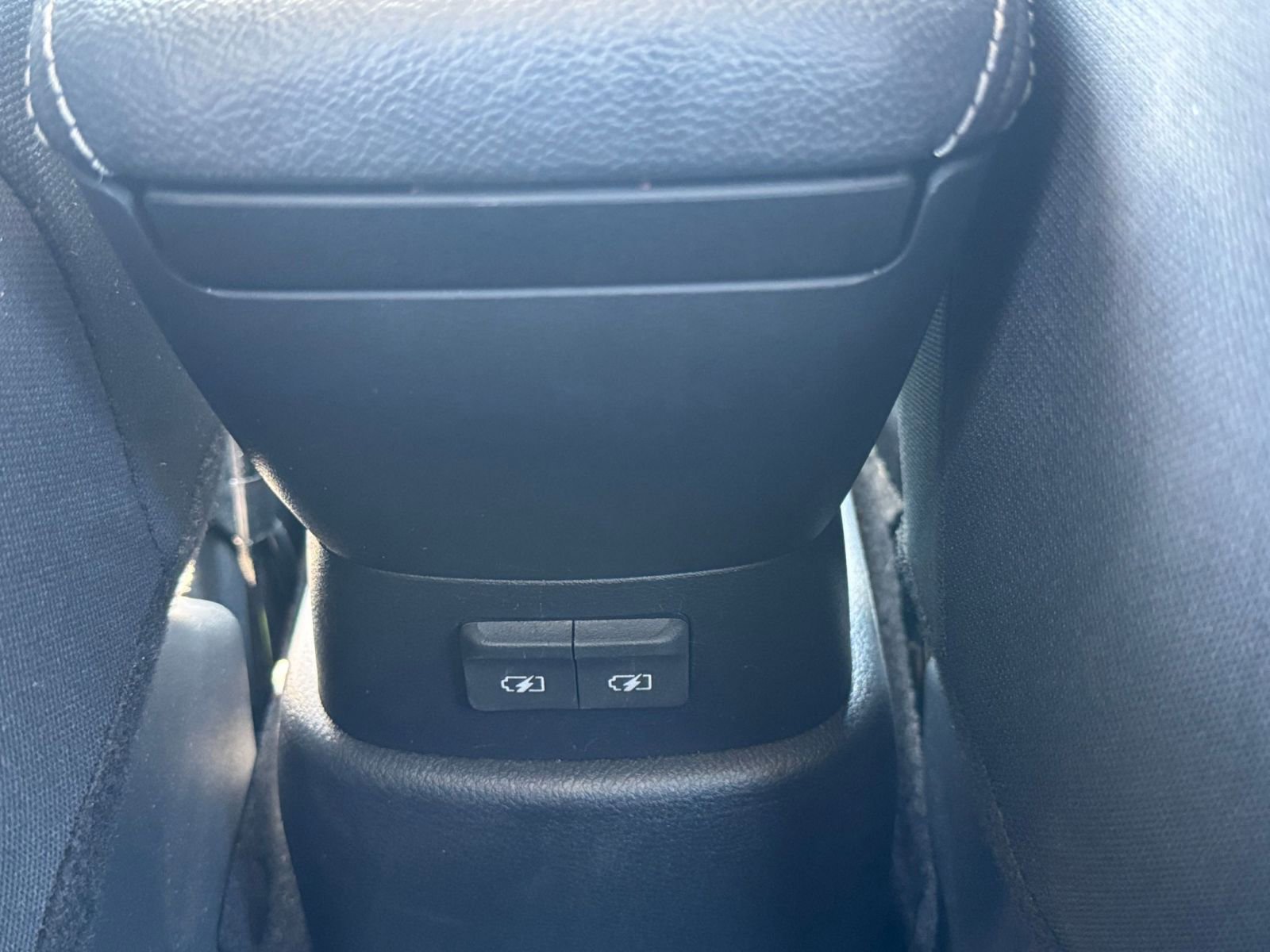 2024 Nissan Kicks S 23