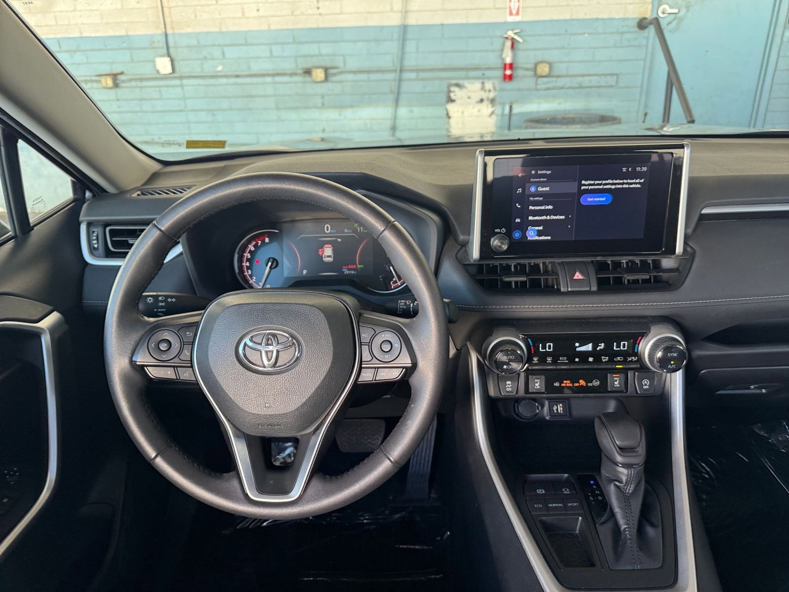 Thumbnail: 2025 Toyota RAV4 - 33