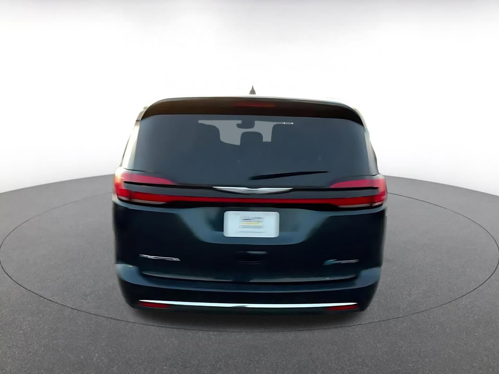 Thumbnail: 2023 Chrysler Pacifica - 12