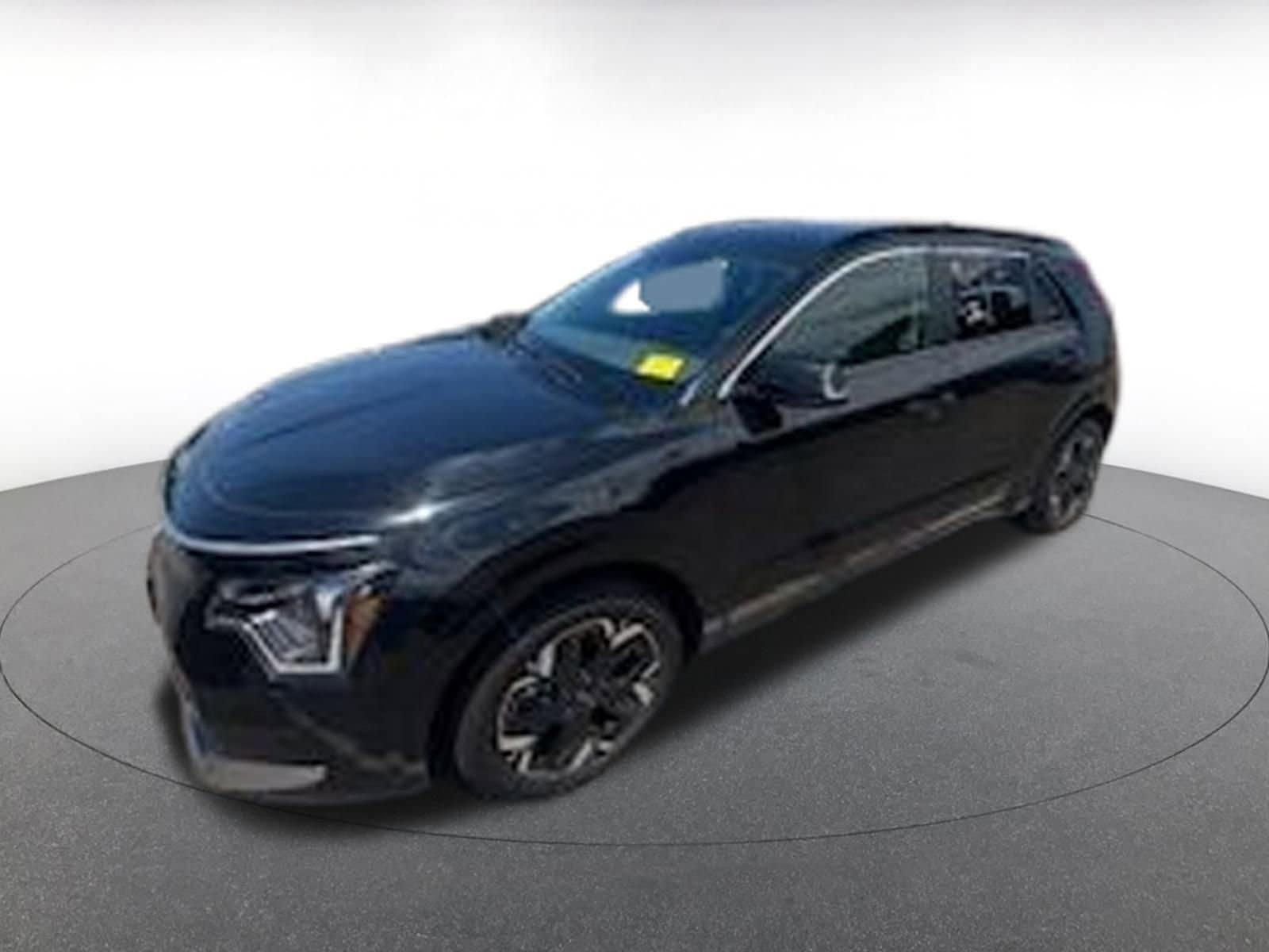Thumbnail: 2023 Kia Niro - 3