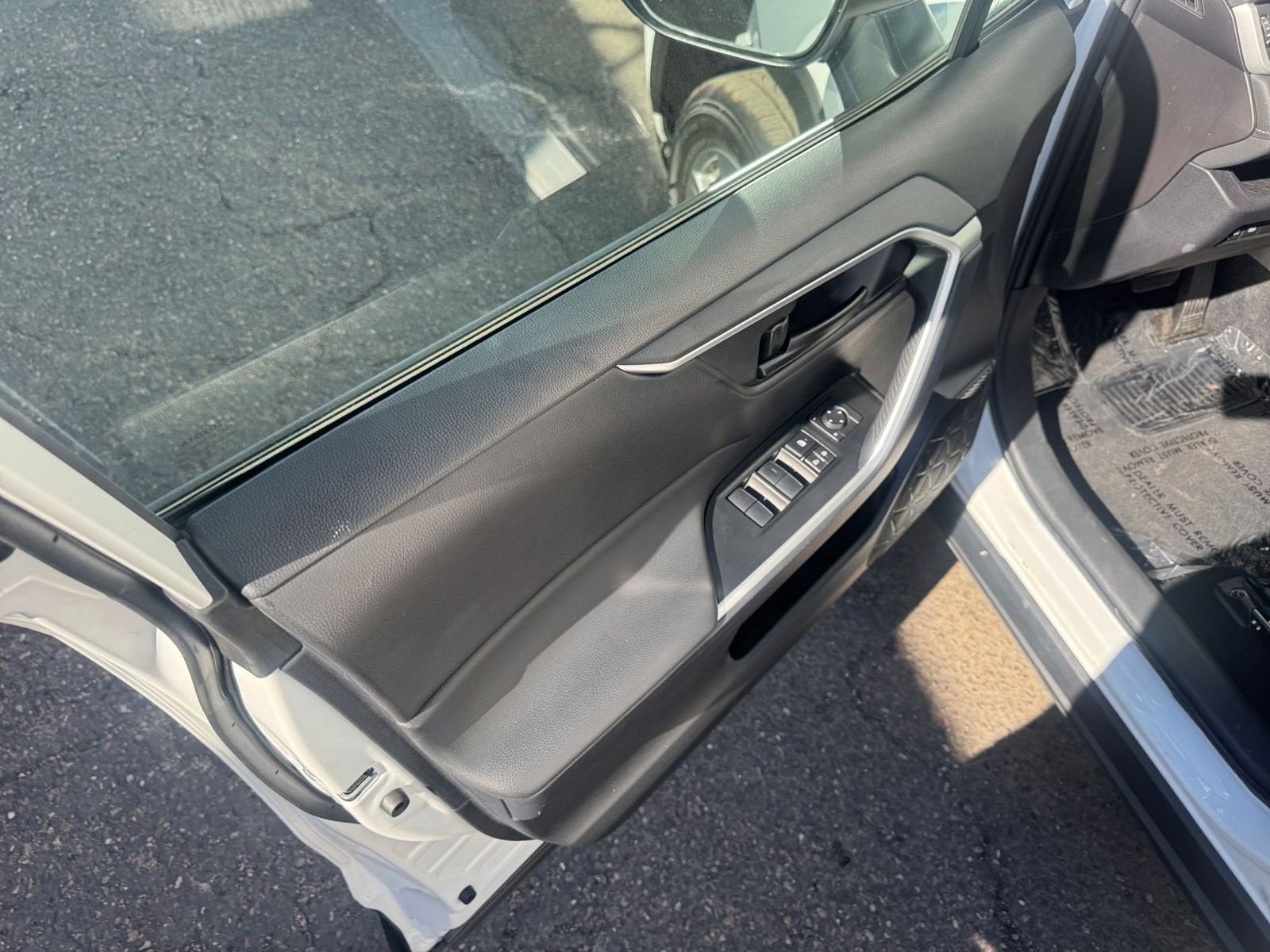 Thumbnail: 2025 Toyota RAV4 - 20