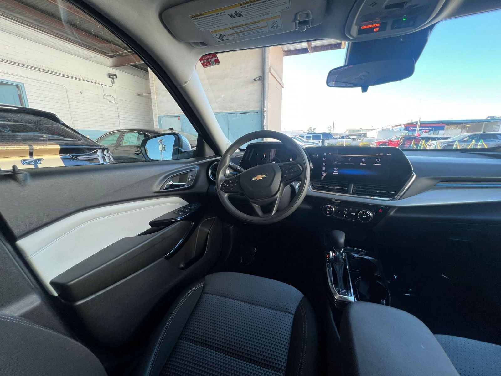 Thumbnail: 2025 Chevrolet Trax - 34