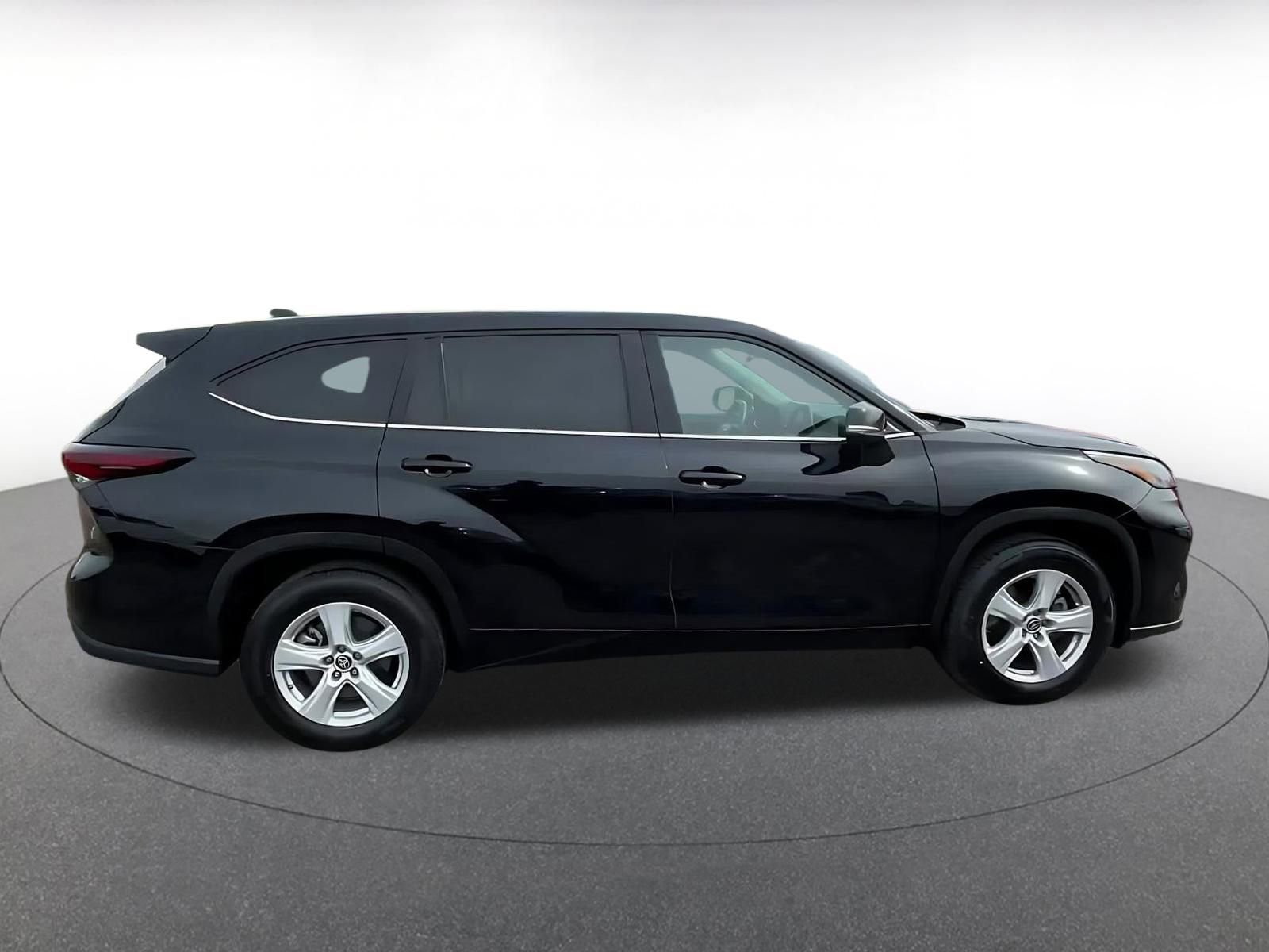 Thumbnail: 2025 Toyota Highlander - 16