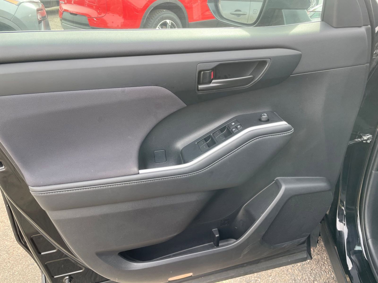 Thumbnail: 2025 Toyota Highlander - 18