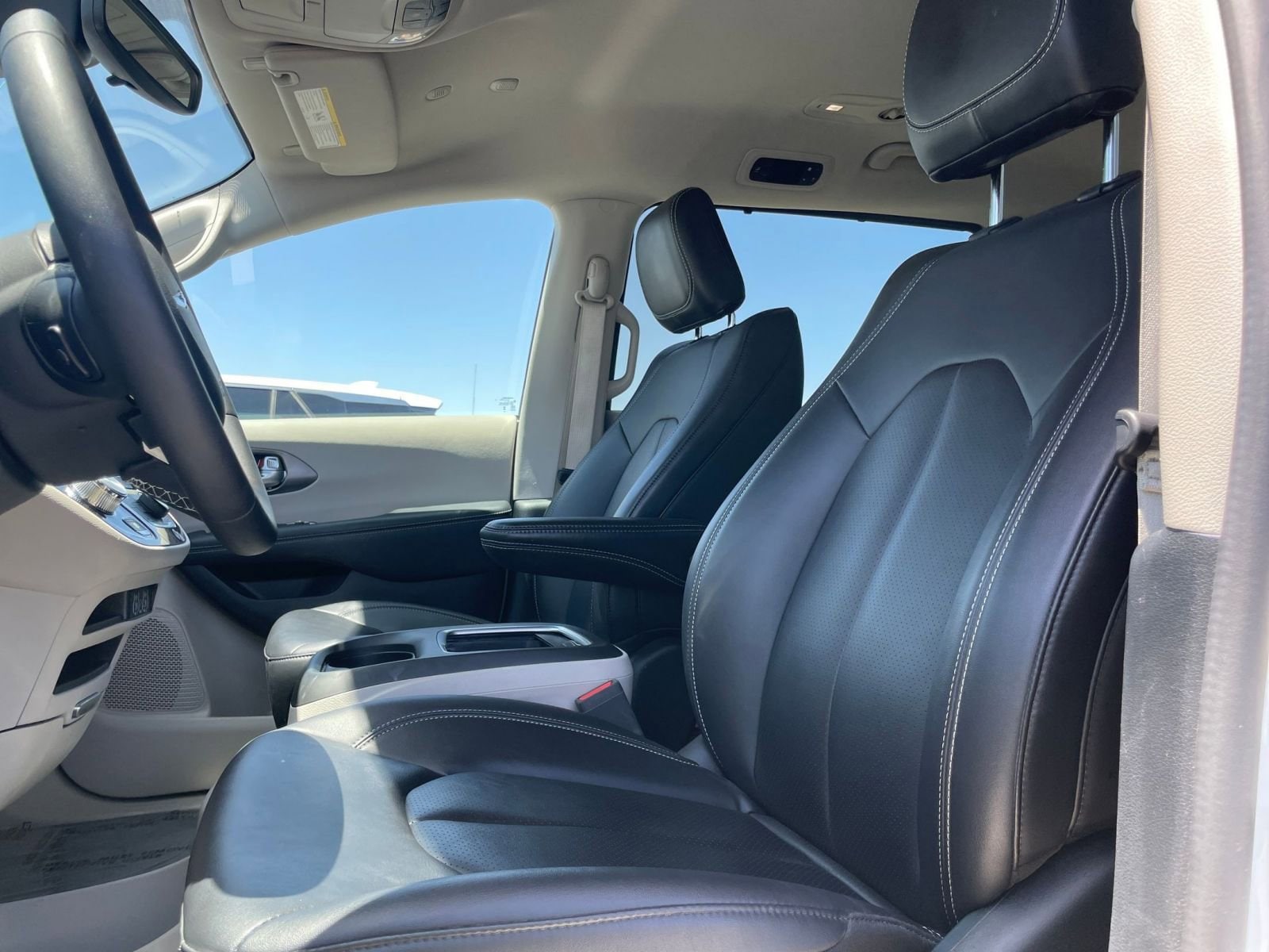 2024 Chrysler Pacifica Touring L 27