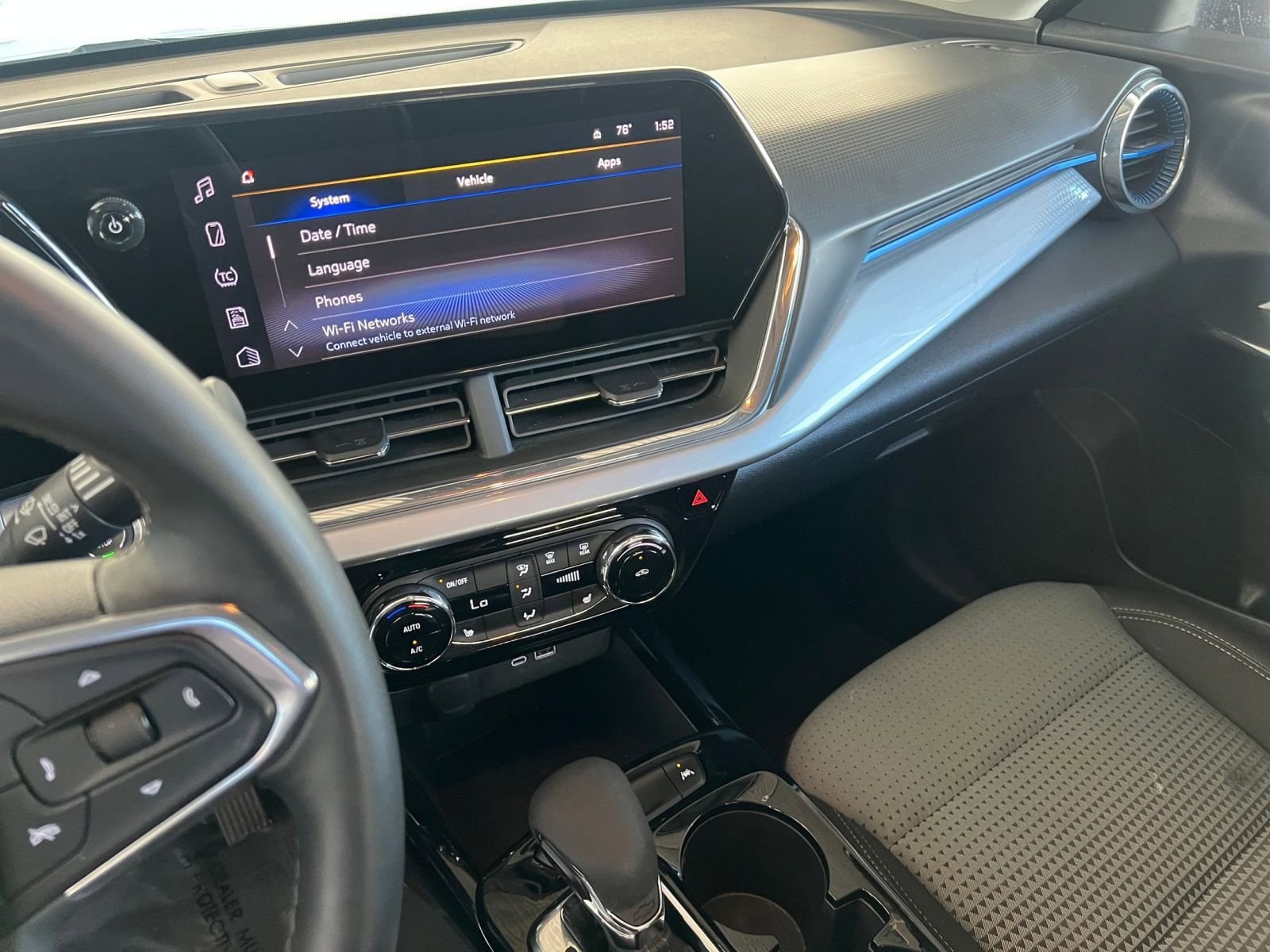 Thumbnail: 2025 Chevrolet Trax - 17