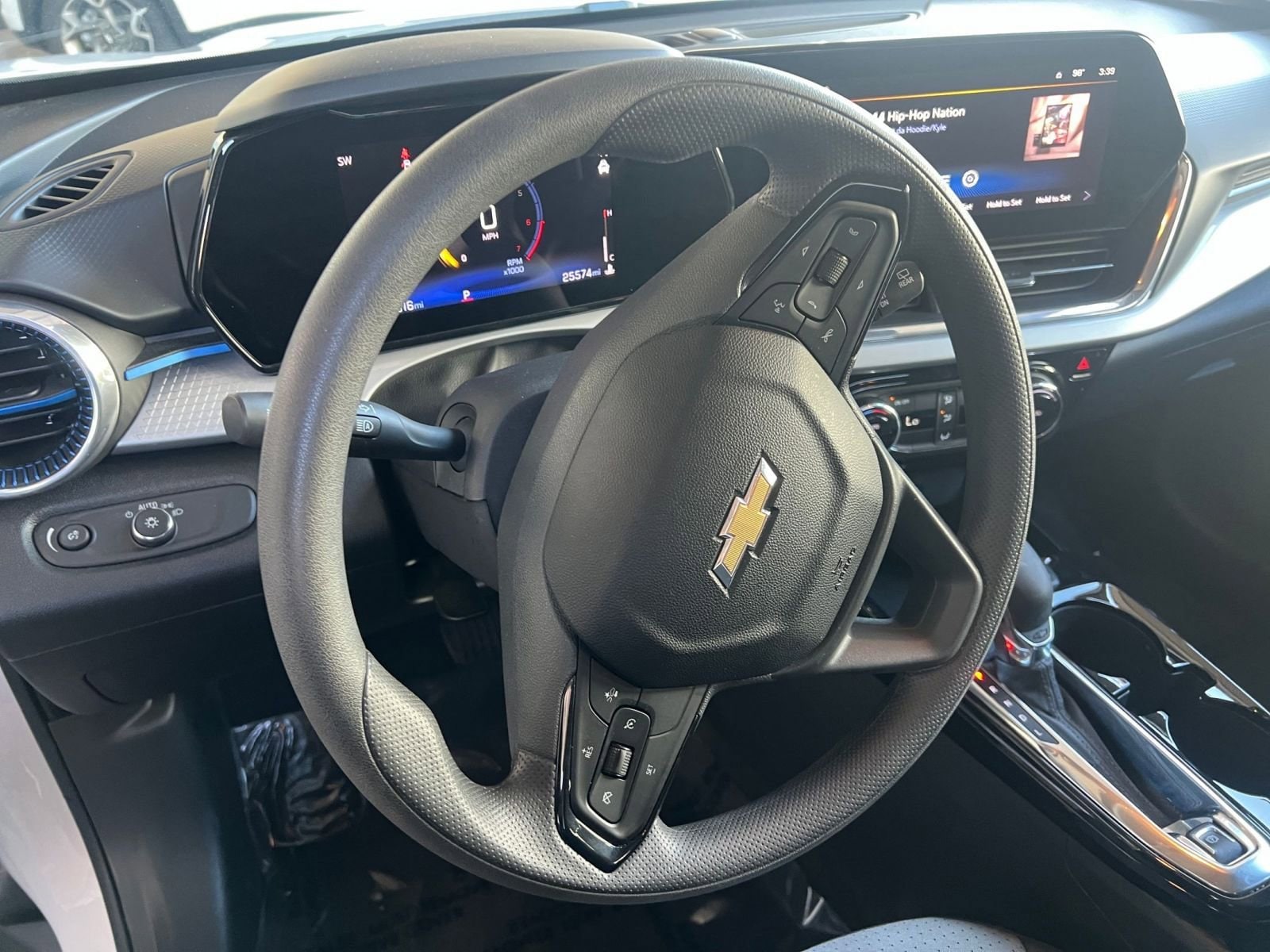 Thumbnail: 2025 Chevrolet Trax - 28