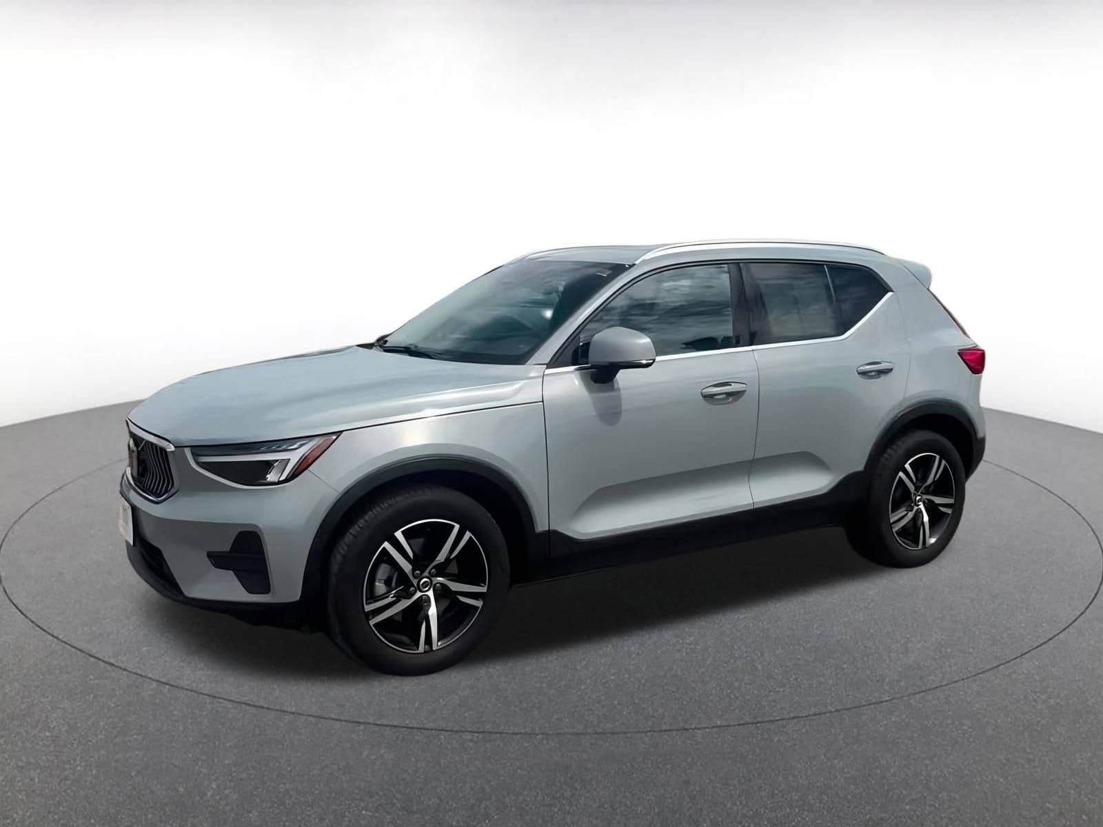 Thumbnail: 2024 Volvo XC40 - 8