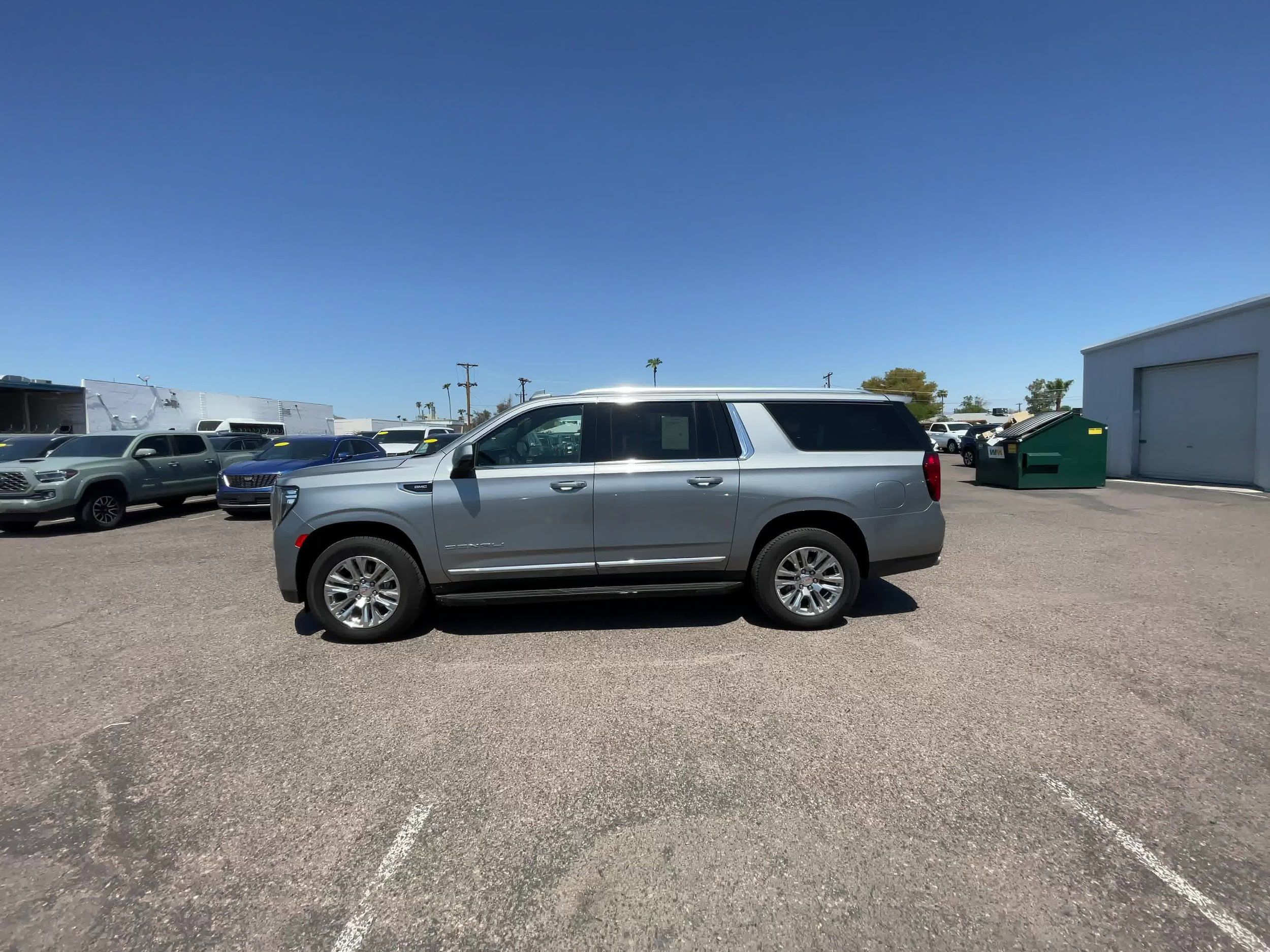 2023 GMC Yukon XL Denali 12