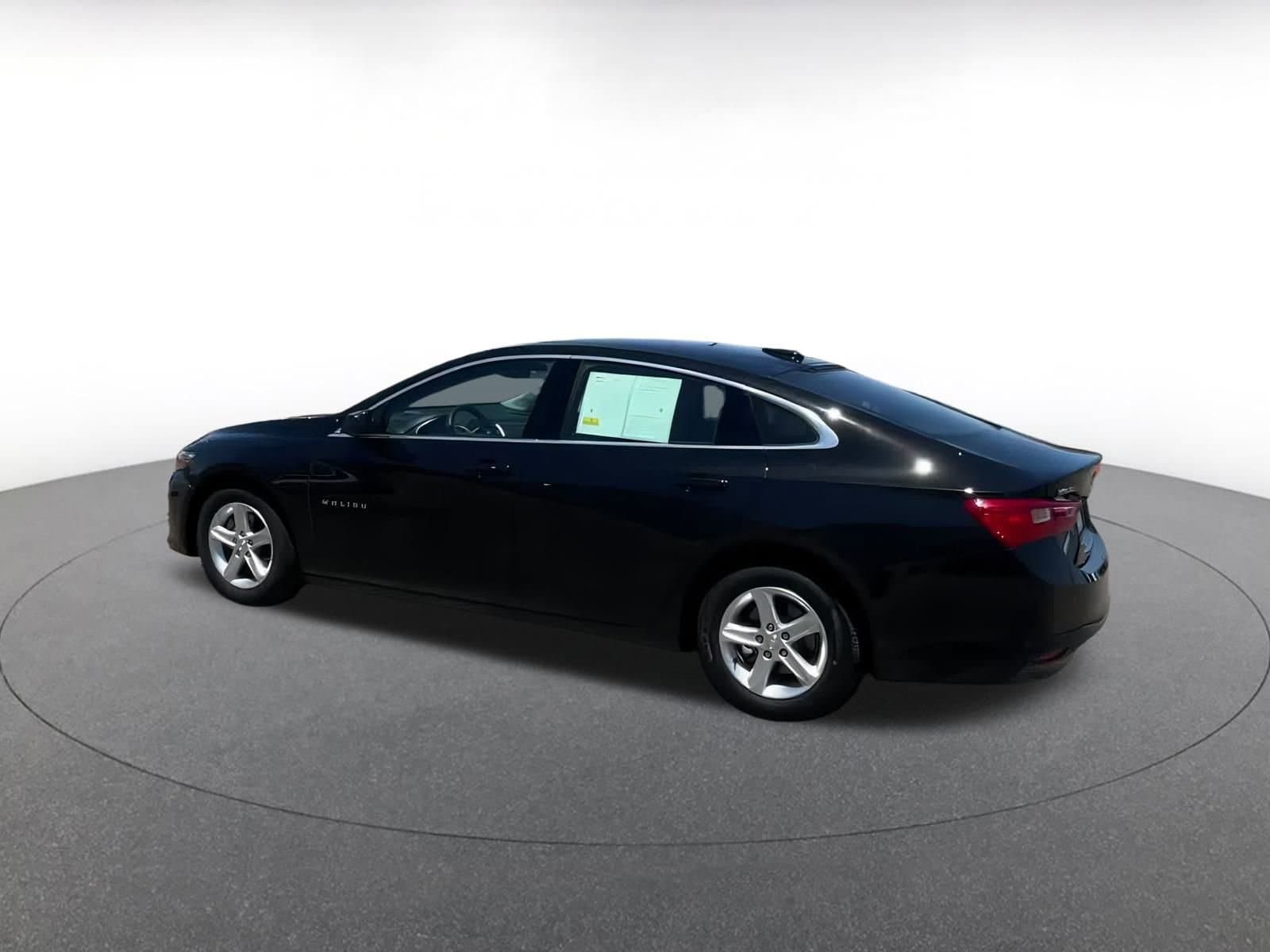 Thumbnail: 2024 Chevrolet Malibu - 10