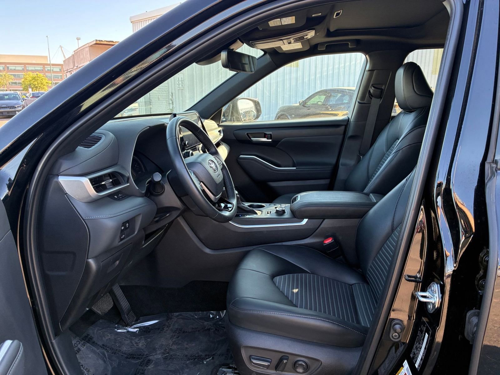 Thumbnail: 2025 Toyota Highlander - 27