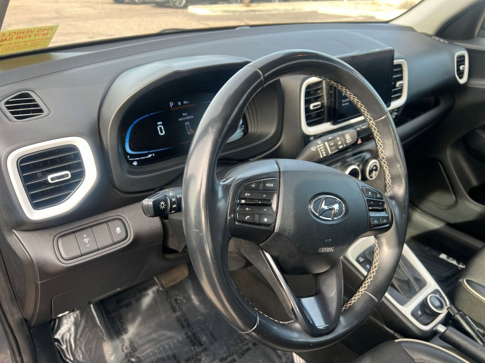 Thumbnail: 2023 Hyundai Venue - 29