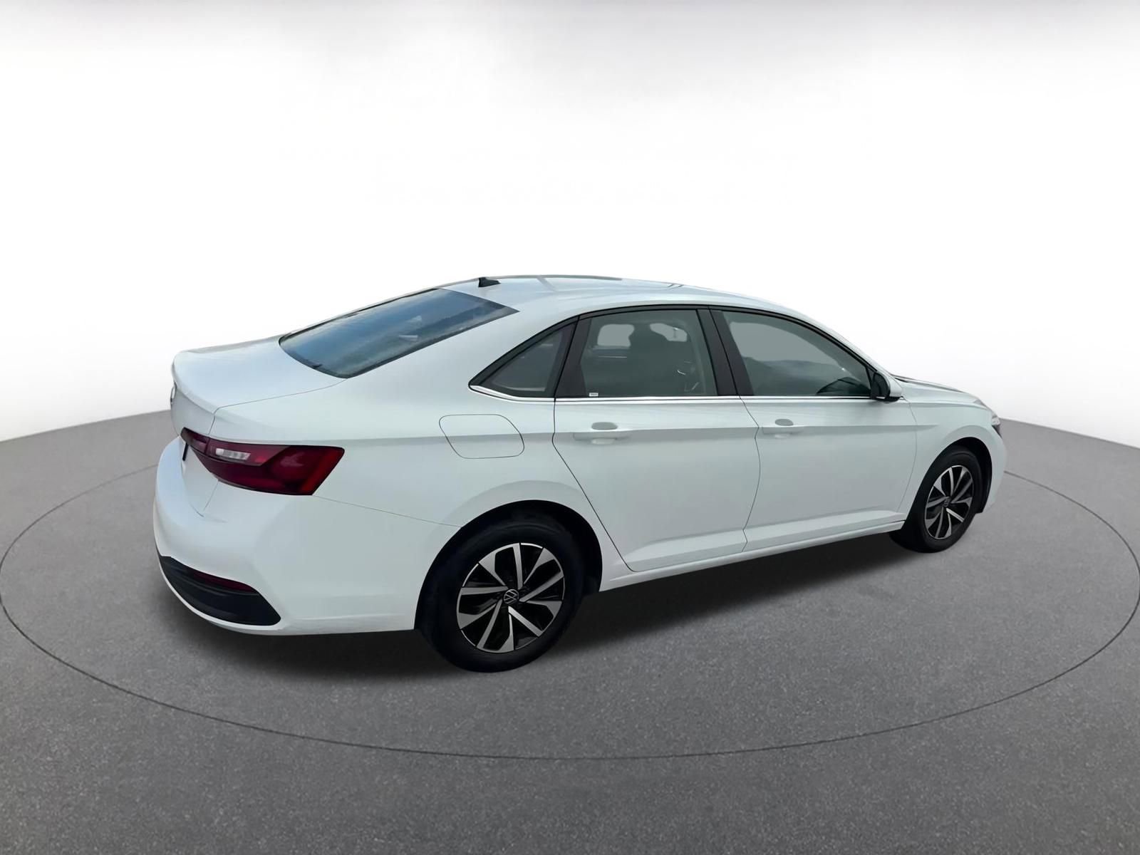 Thumbnail: 2024 Volkswagen Jetta - 15