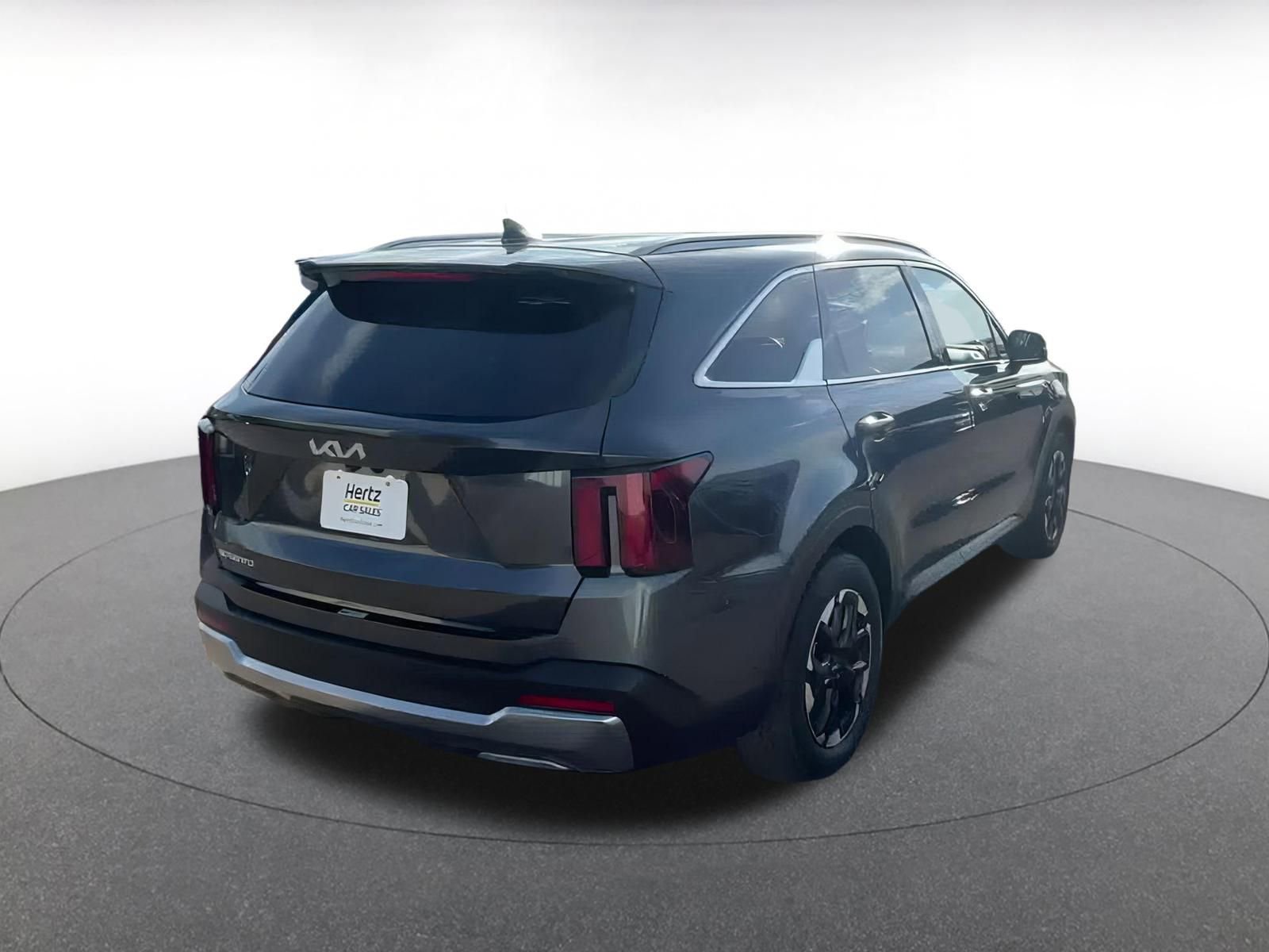 2024 Kia Sorento S 12