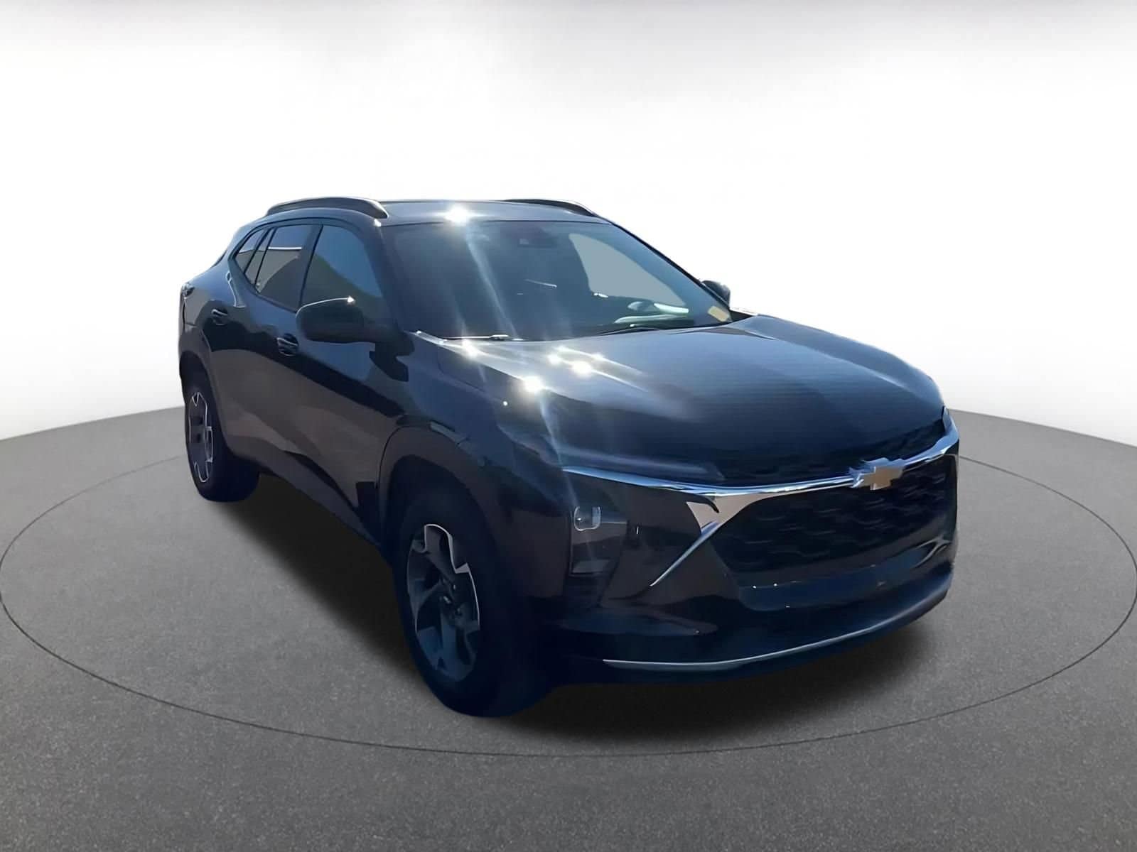 Thumbnail: 2025 Chevrolet Trax - 3