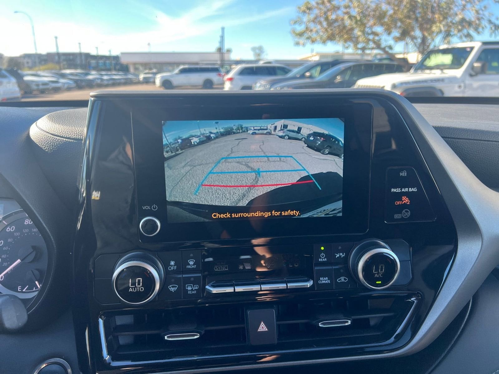 Thumbnail: 2025 Toyota Highlander - 18