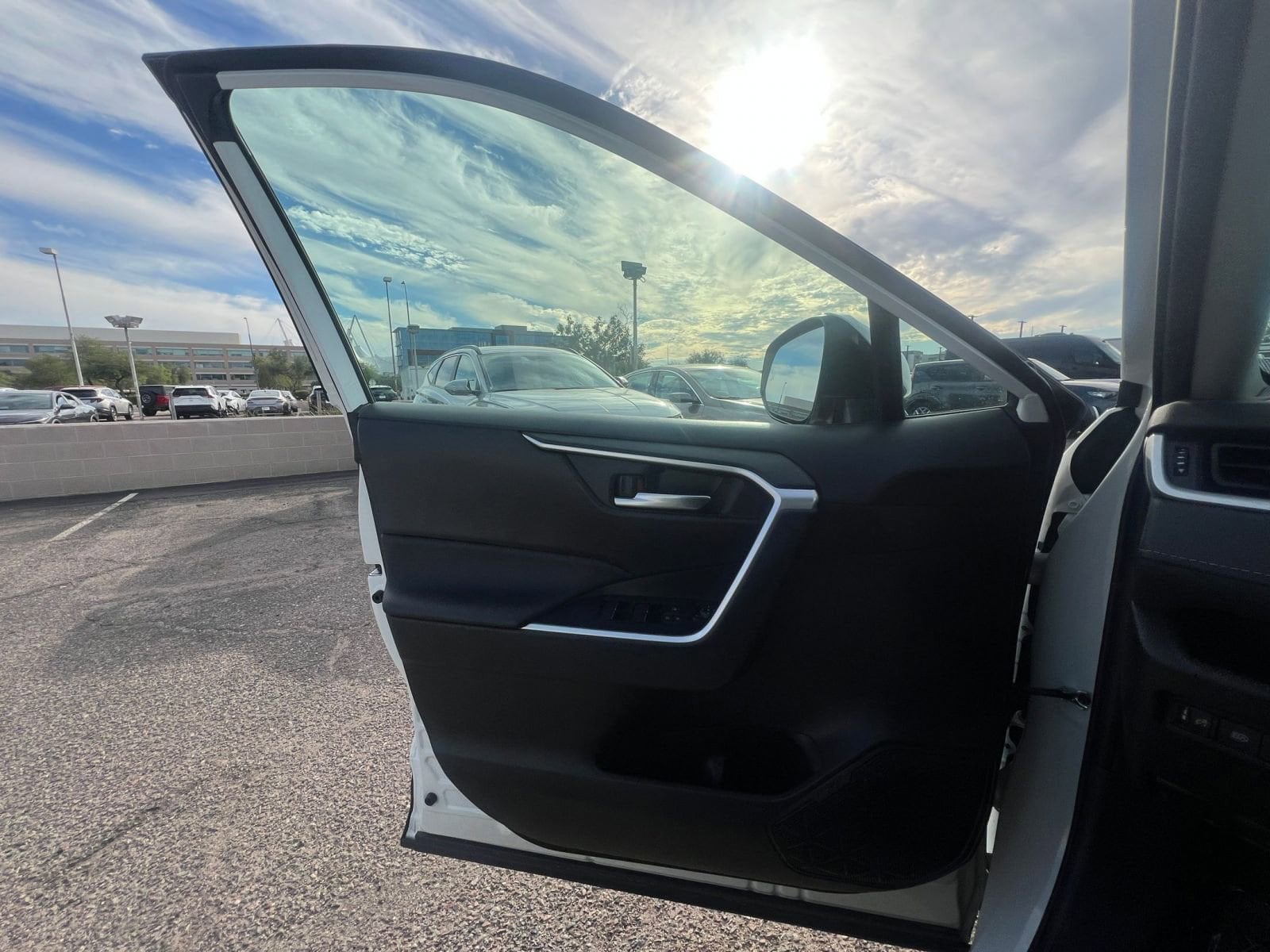 Thumbnail: 2025 Toyota RAV4 - 20