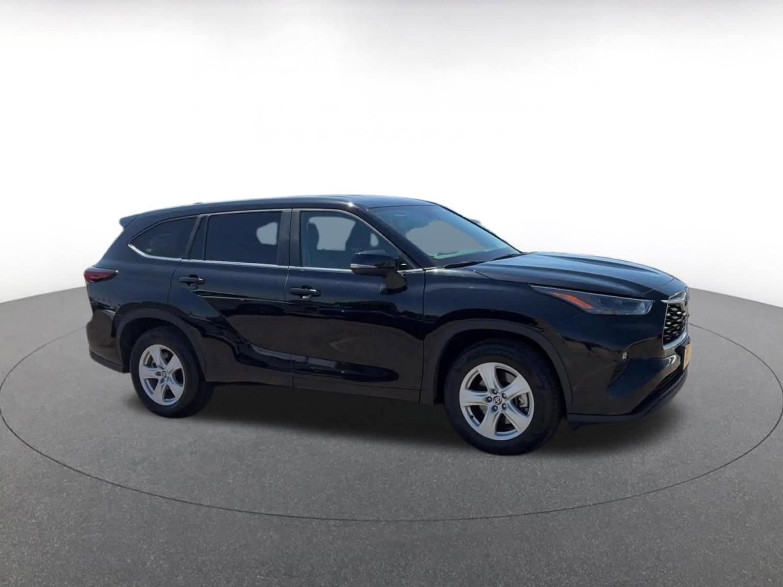 Thumbnail: 2025 Toyota Highlander - 2