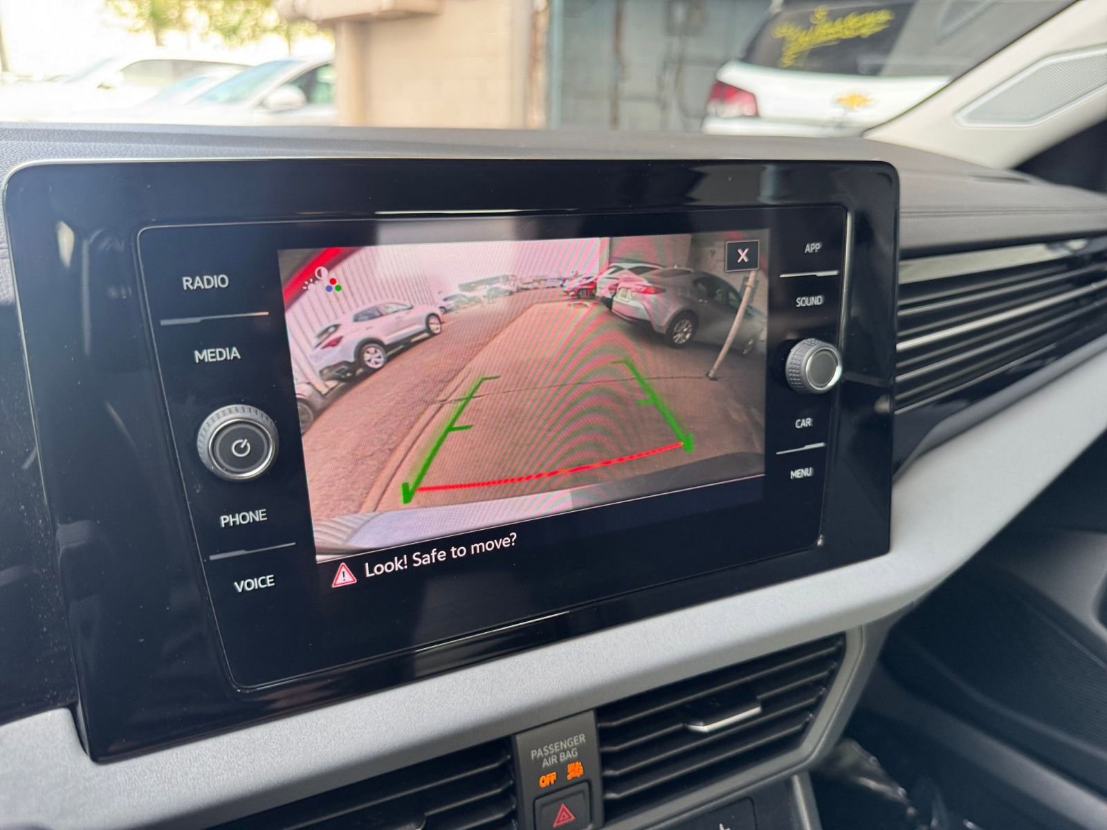 Thumbnail: 2025 Volkswagen Jetta - 17