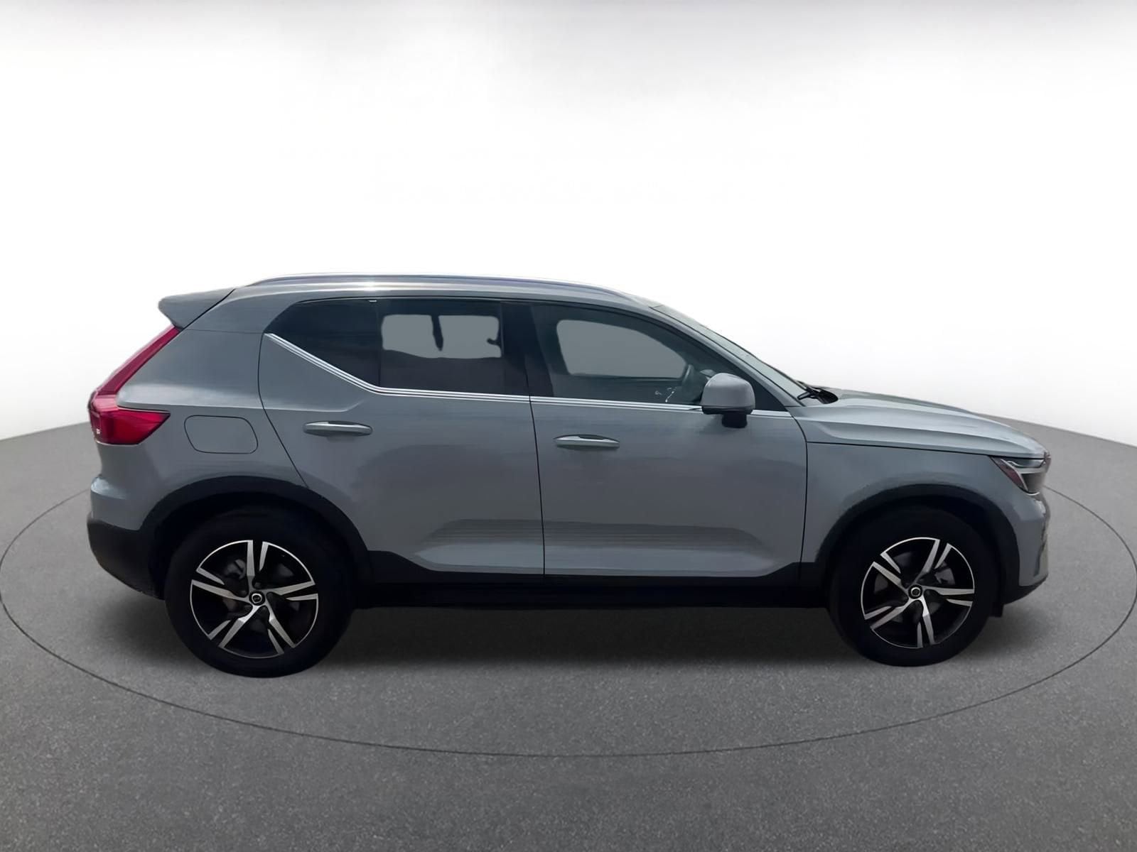 Thumbnail: 2024 Volvo XC40 - 16