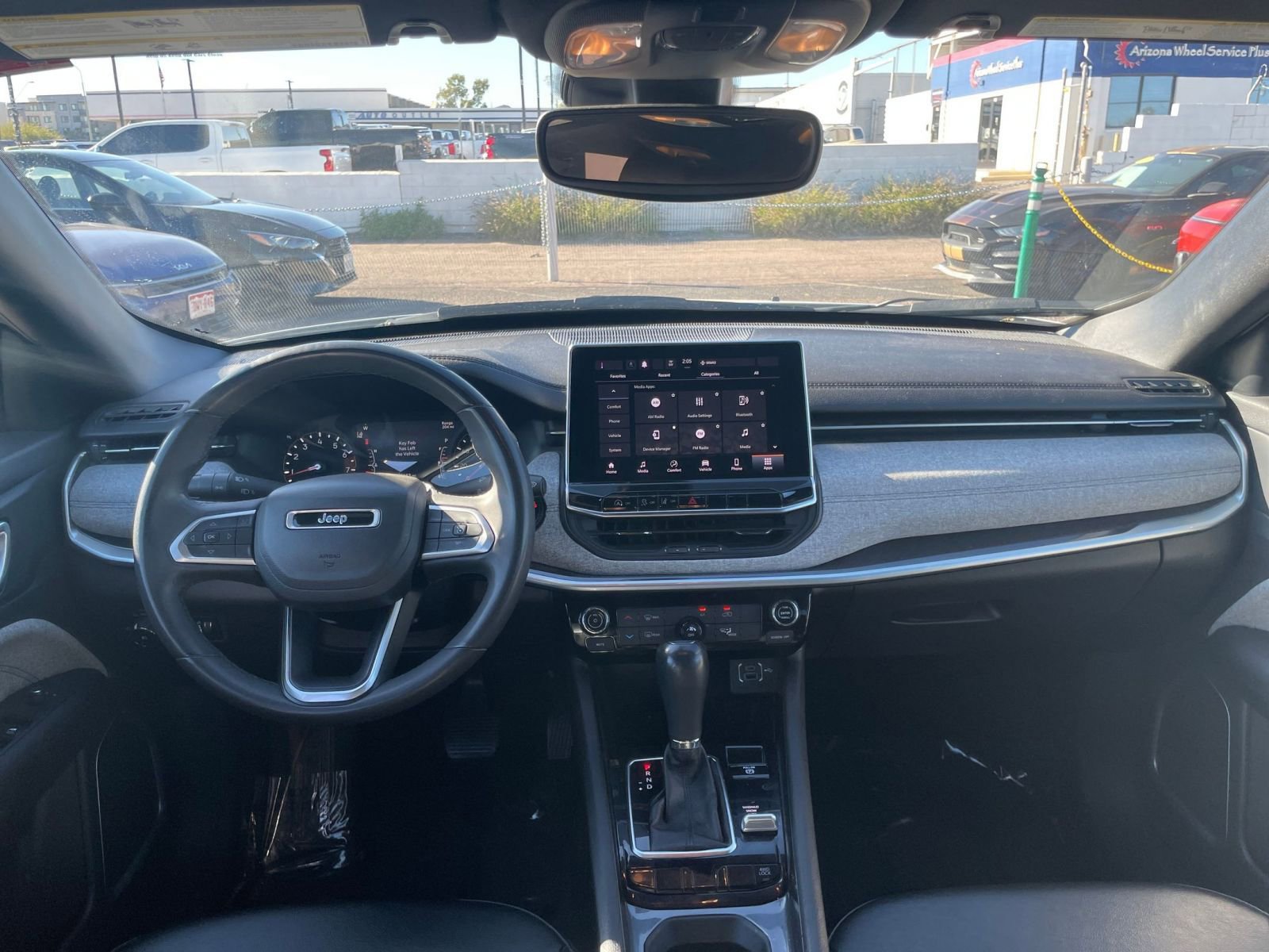 Thumbnail: 2023 Jeep Compass - 32