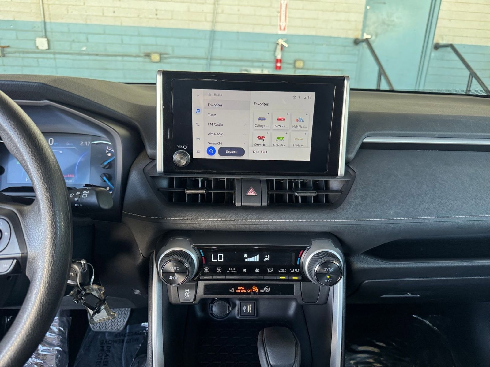 Thumbnail: 2025 Toyota RAV4 - 18