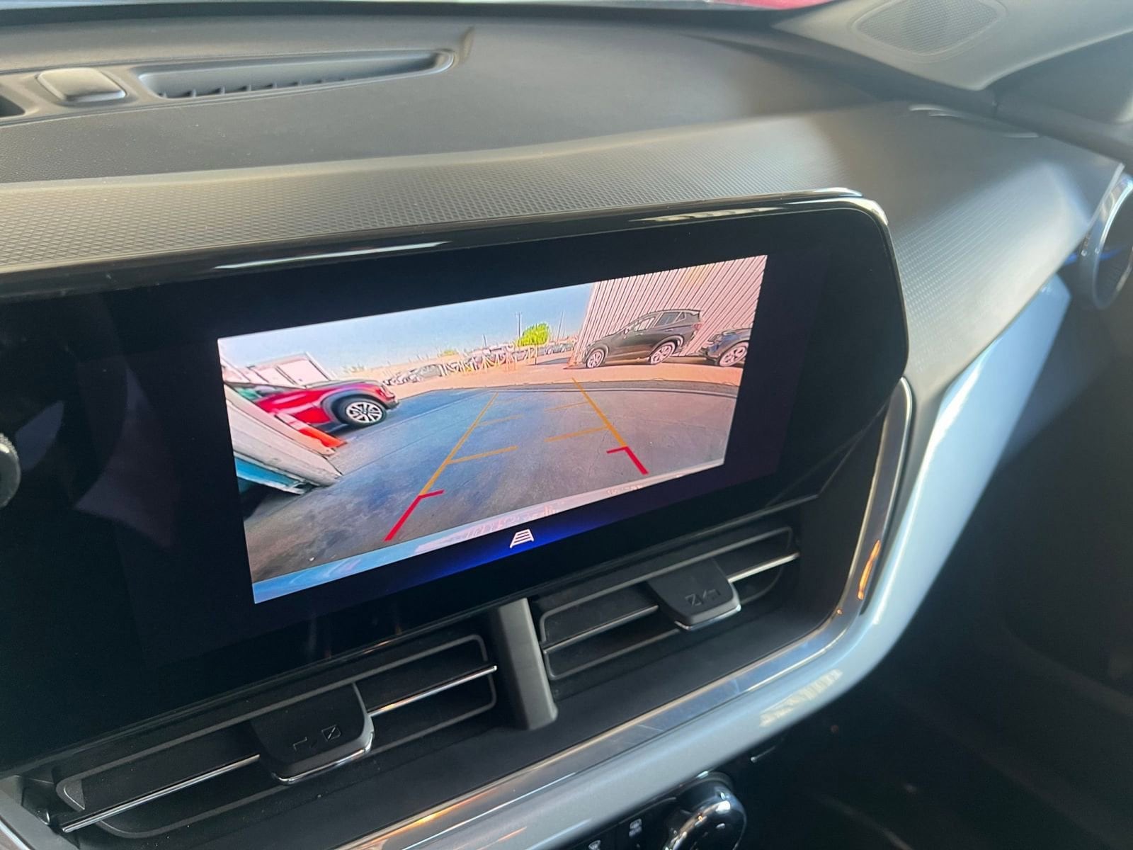 Thumbnail: 2025 Chevrolet Trax - 24