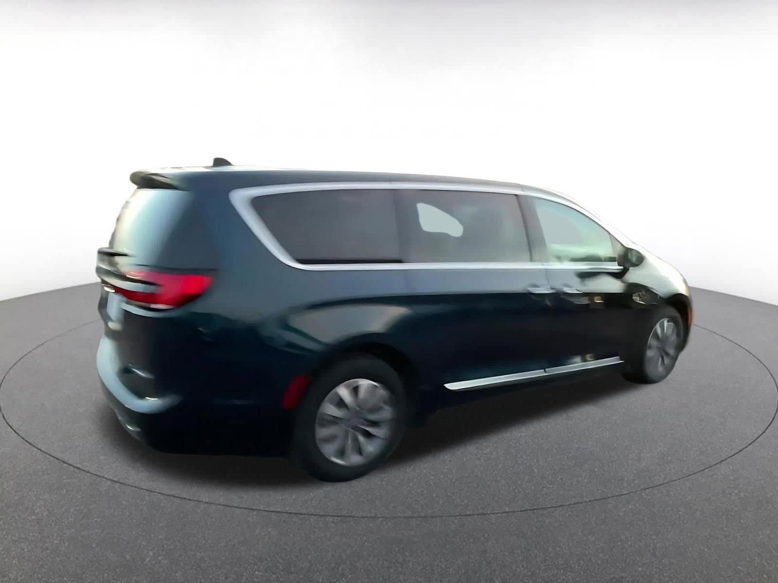 Thumbnail: 2023 Chrysler Pacifica - 15