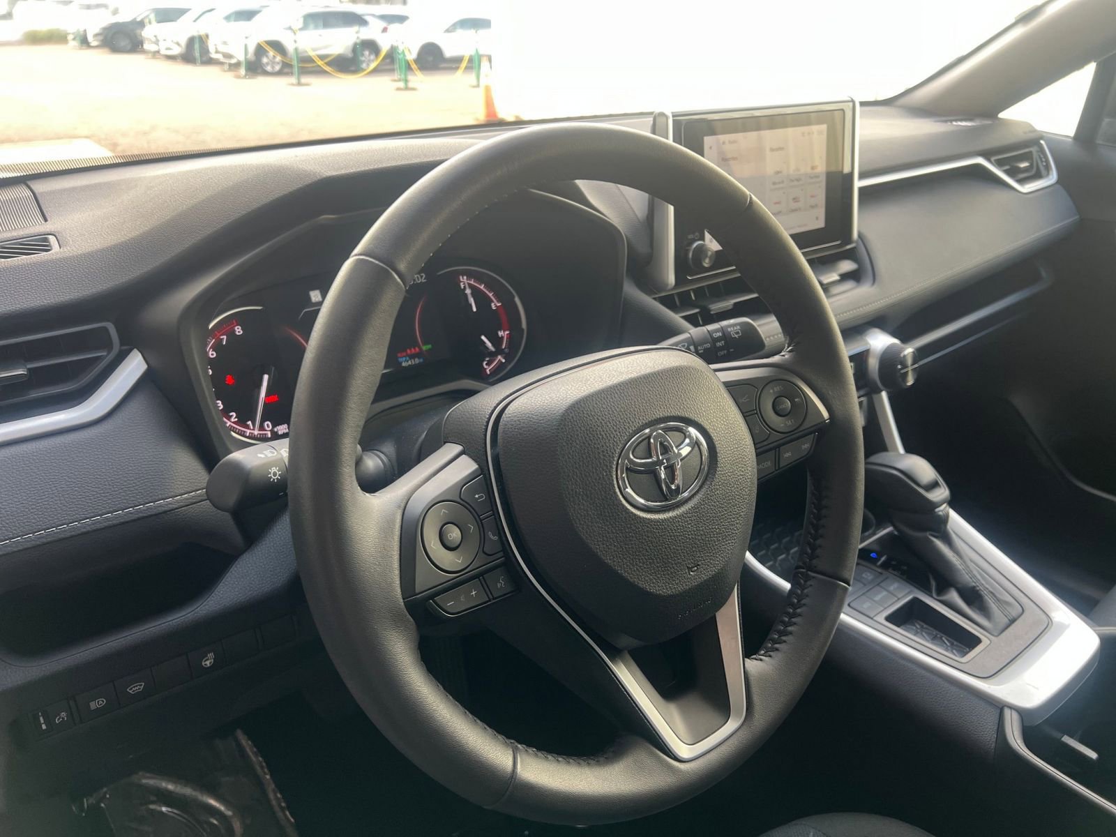 Thumbnail: 2025 Toyota RAV4 - 28