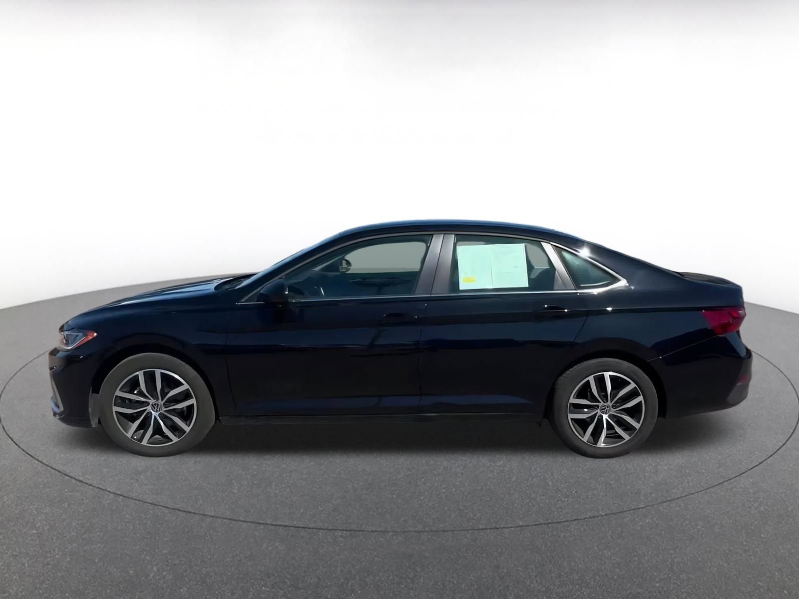 Thumbnail: 2025 Volkswagen Jetta - 9