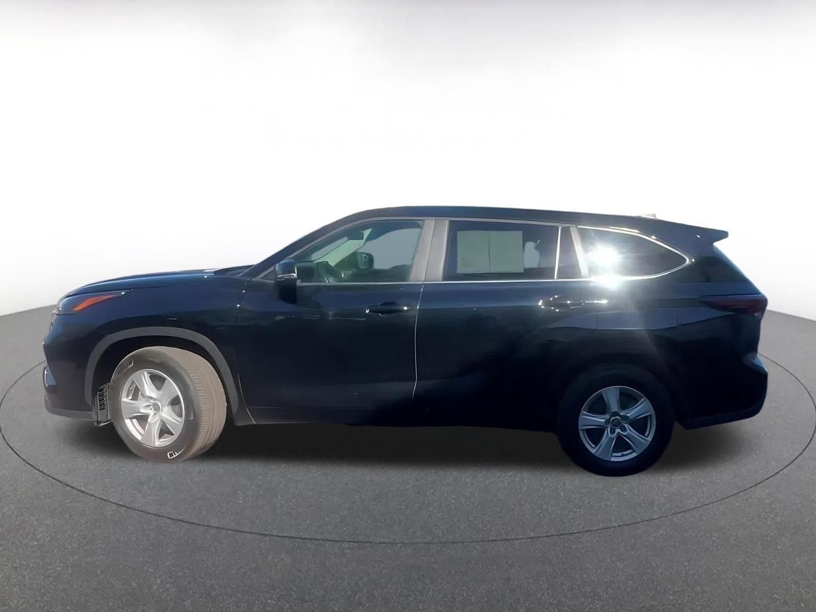 Thumbnail: 2025 Toyota Highlander - 11